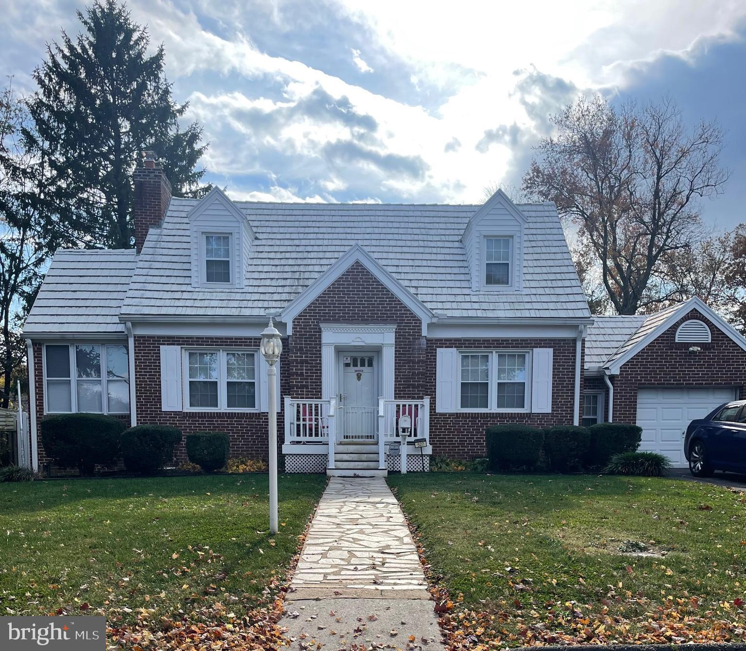 527 FOREST VIEW ROAD
