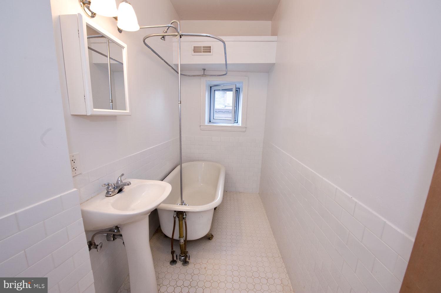 WASHINGTON SQ WEST - Residential Income