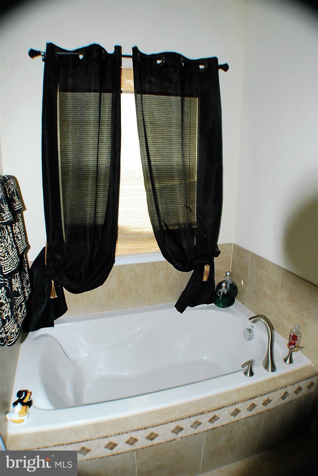 WAKELAND MANOR - Residential