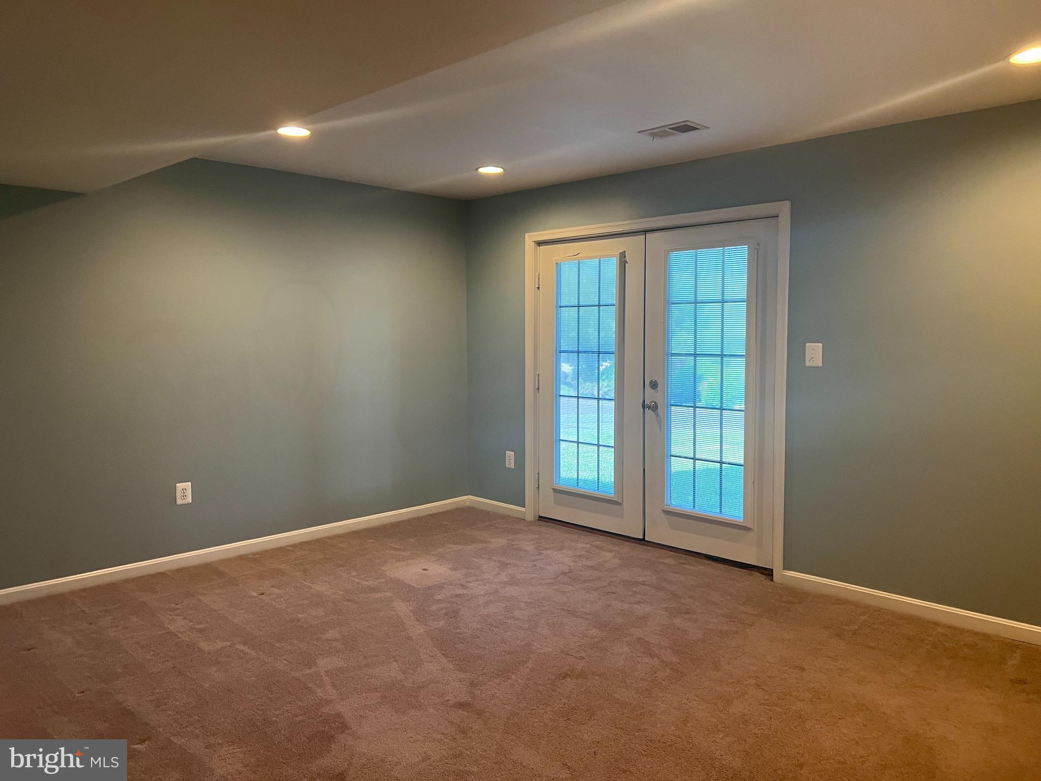 SOMERSET - Residential Lease