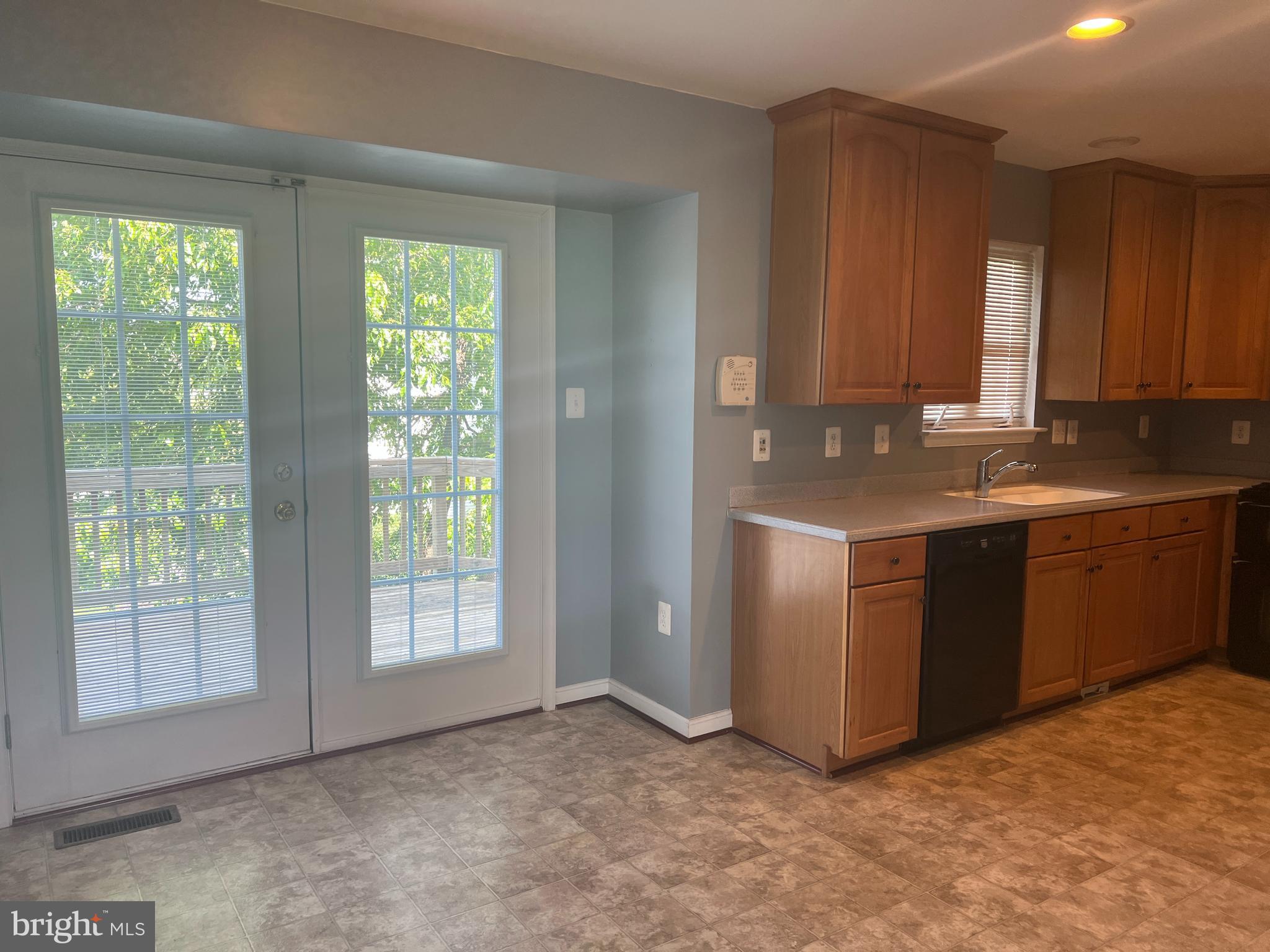 SOMERSET - Residential Lease