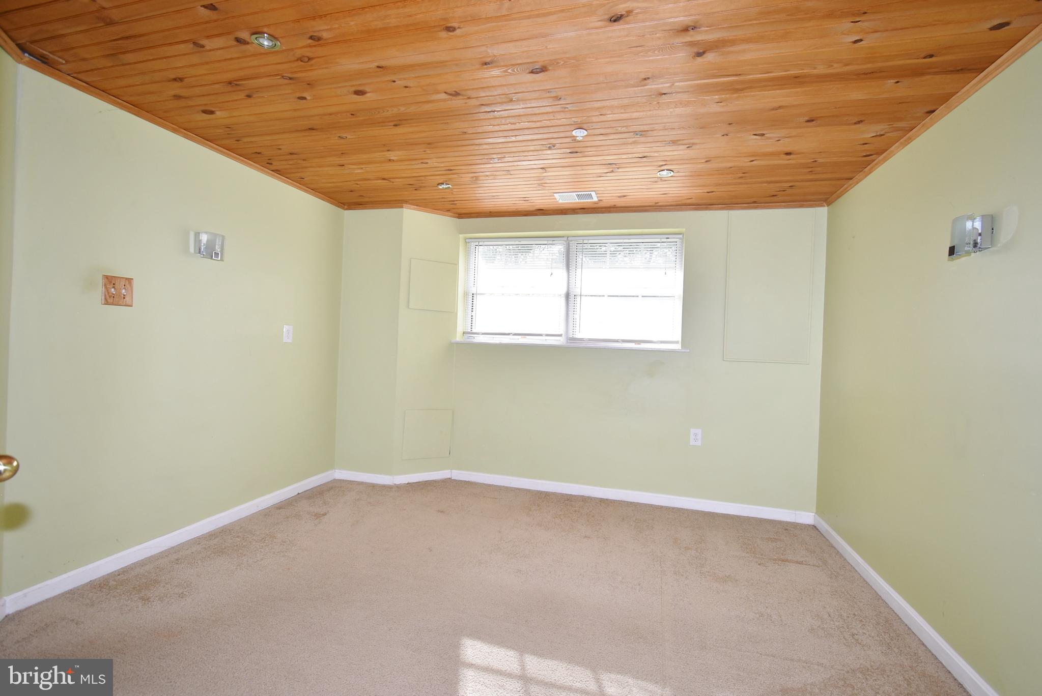 HUNTERS CROSS - Residential Lease