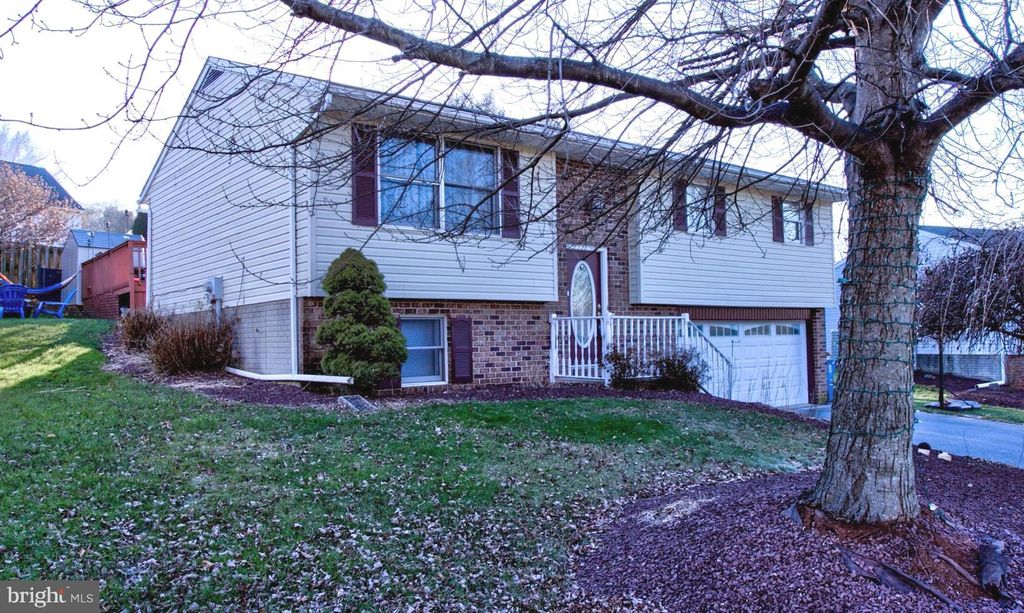 Photo of 4092 JASMINE PL, MOUNT JOY, PA 17552 (MLS # PALA2029366)