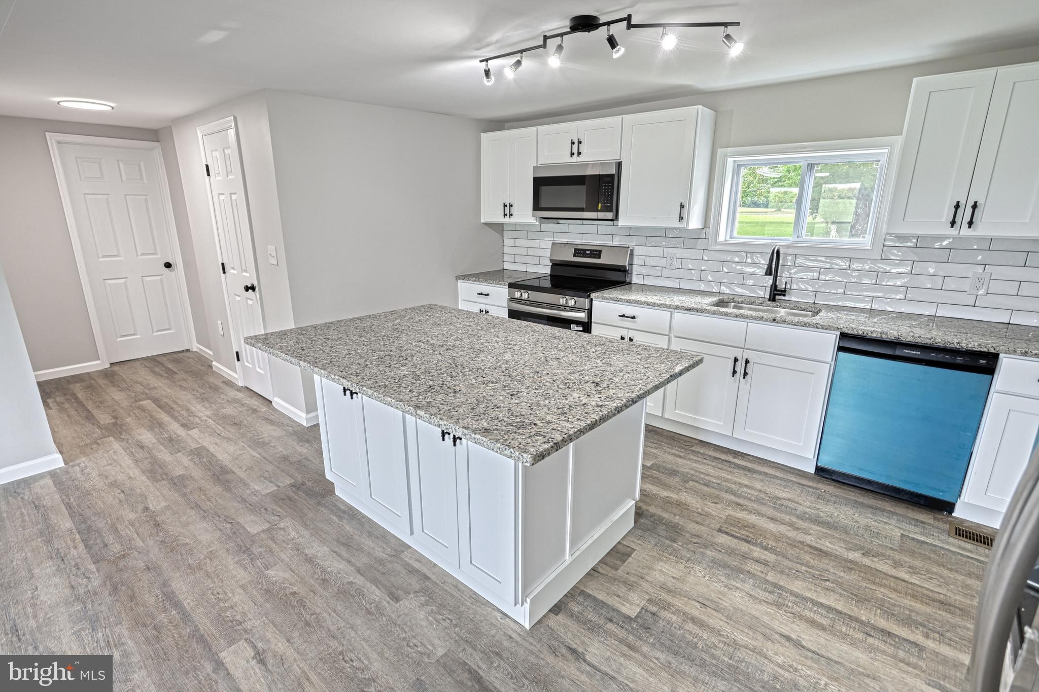 SOUTH MIDDLETON - Residential