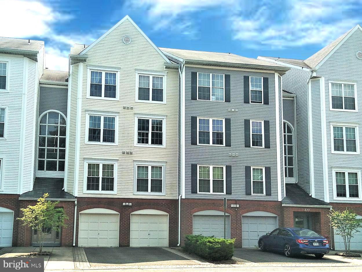 Available September 7th! 2BR/2BA in highly desirable Hillwood community. Updated kitchen with granite countertops and stainless steel appliances. Dual vanity and oversized tub in main bath. Open format living/dining with small balcony. Laundry in unit. Garage and driveway parking. Pool and clubhouse. Minutes to metro station, shopping, dining, and major commuting routes.