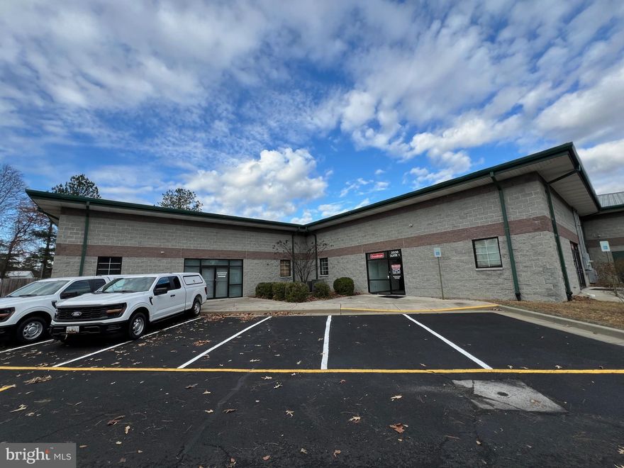 One unit available in the Kraus Business Center on Shipley Dr in the Northwood Industrial Park! Formerly the home to Goodman, the office warehouse unit spans 13,400 SF with 18  ceiling heights and the unit is fully sprinkled. The unit has 8 grade level 12  doors with 4 of the doors opening onto a dock high court. The office space features a large open showroom with counter, multiple private offices, two restrooms, and break room. The "saw tooth" nature of the building provides for the capability to have up to 4 store front entrance points if desired. A rare vacancy in the park, this suite is turn key and ideal for any warehouse/distribution users needing a showroom or parts component in a convenient location central to town.