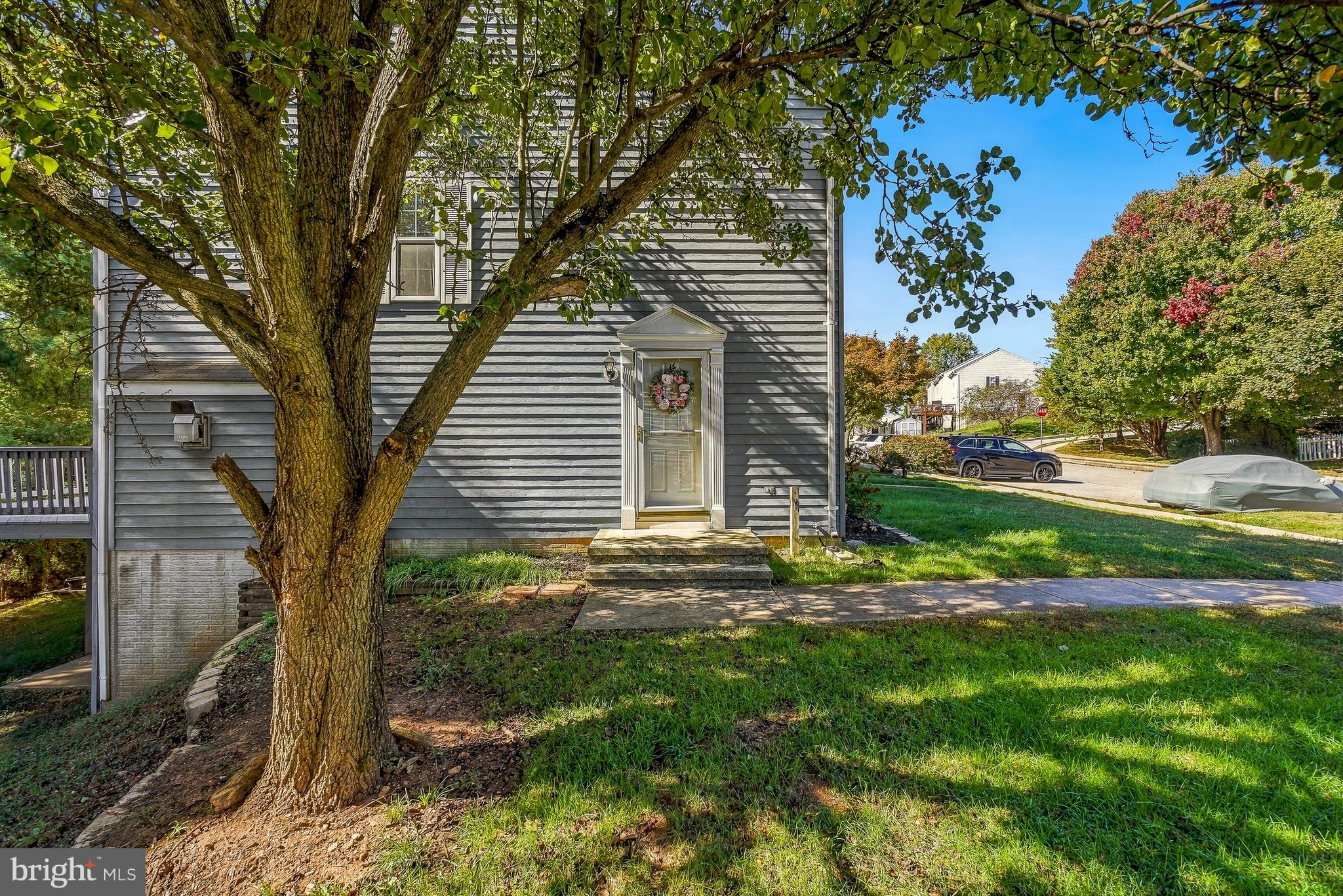 1211 SERON COURT