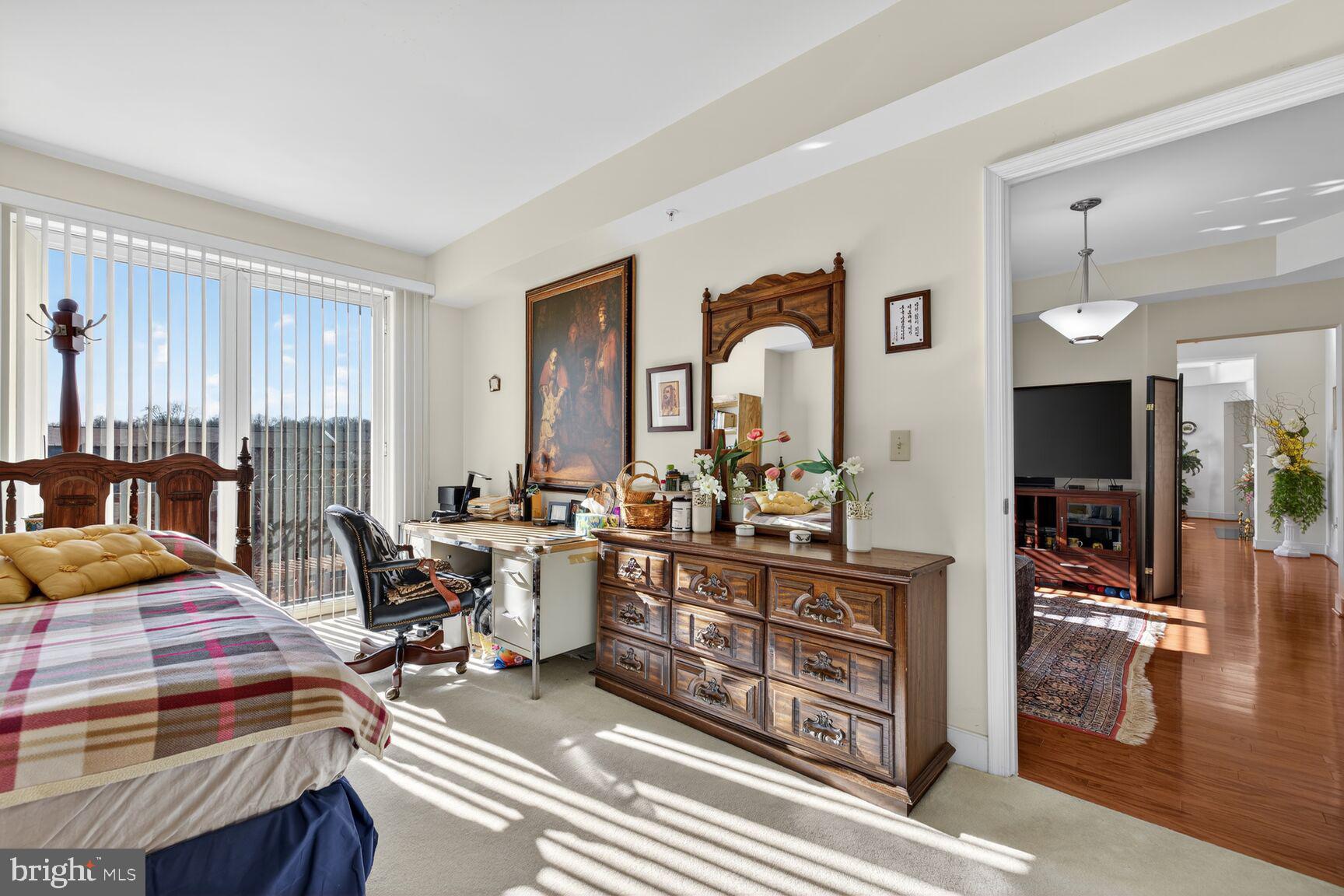 PARK POTOMAC - Residential