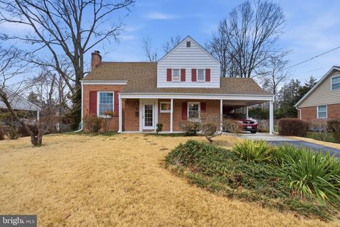 Photo of 2106 Wakefield Street, ALEXANDRIA, VA 22308 (MLS # VAFX2294238)