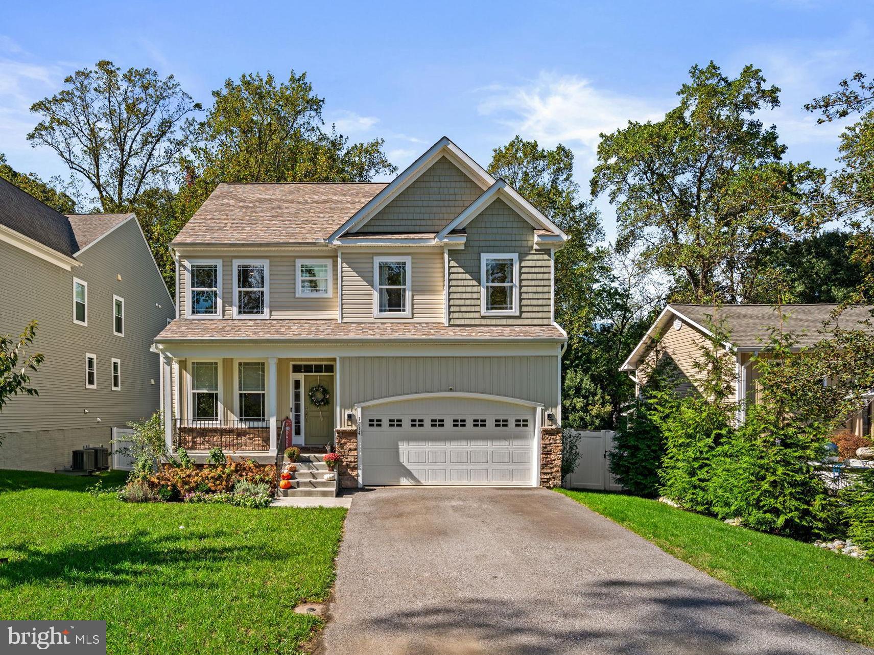 1214 RAMBLEWOOD DRIVE