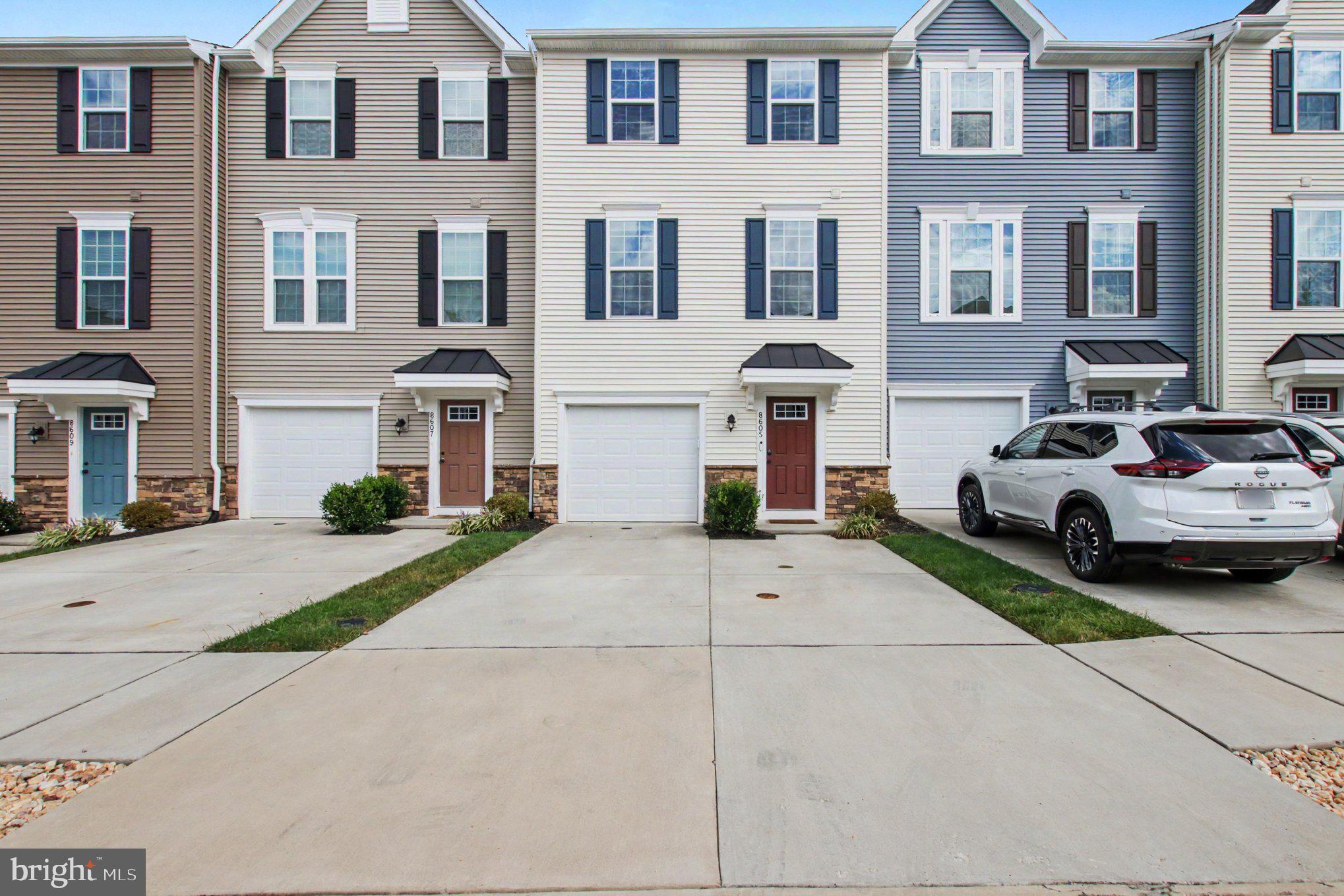 8605 UPTON