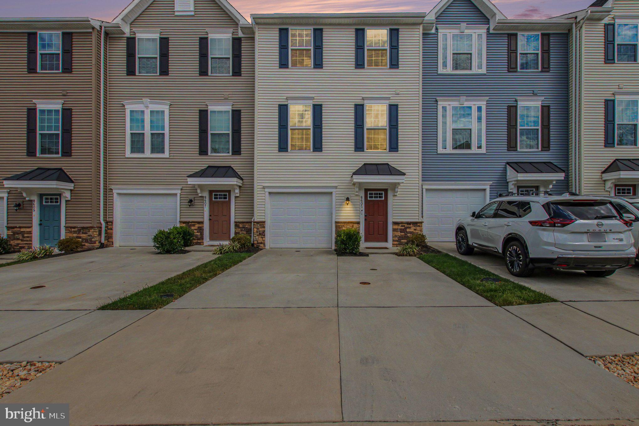 8605 UPTON