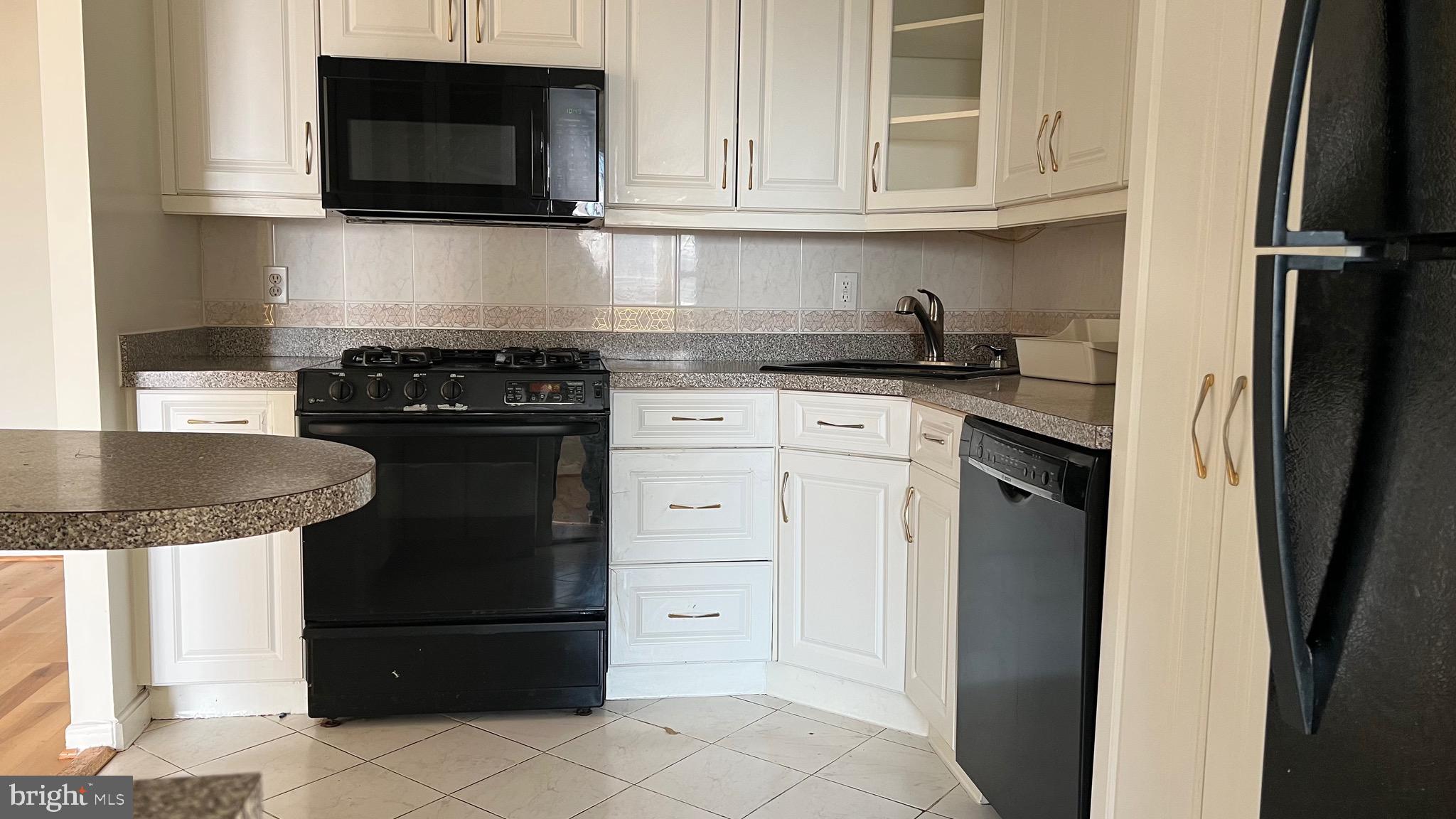 UNIVERSITY TOWERS CODM - Residential Lease