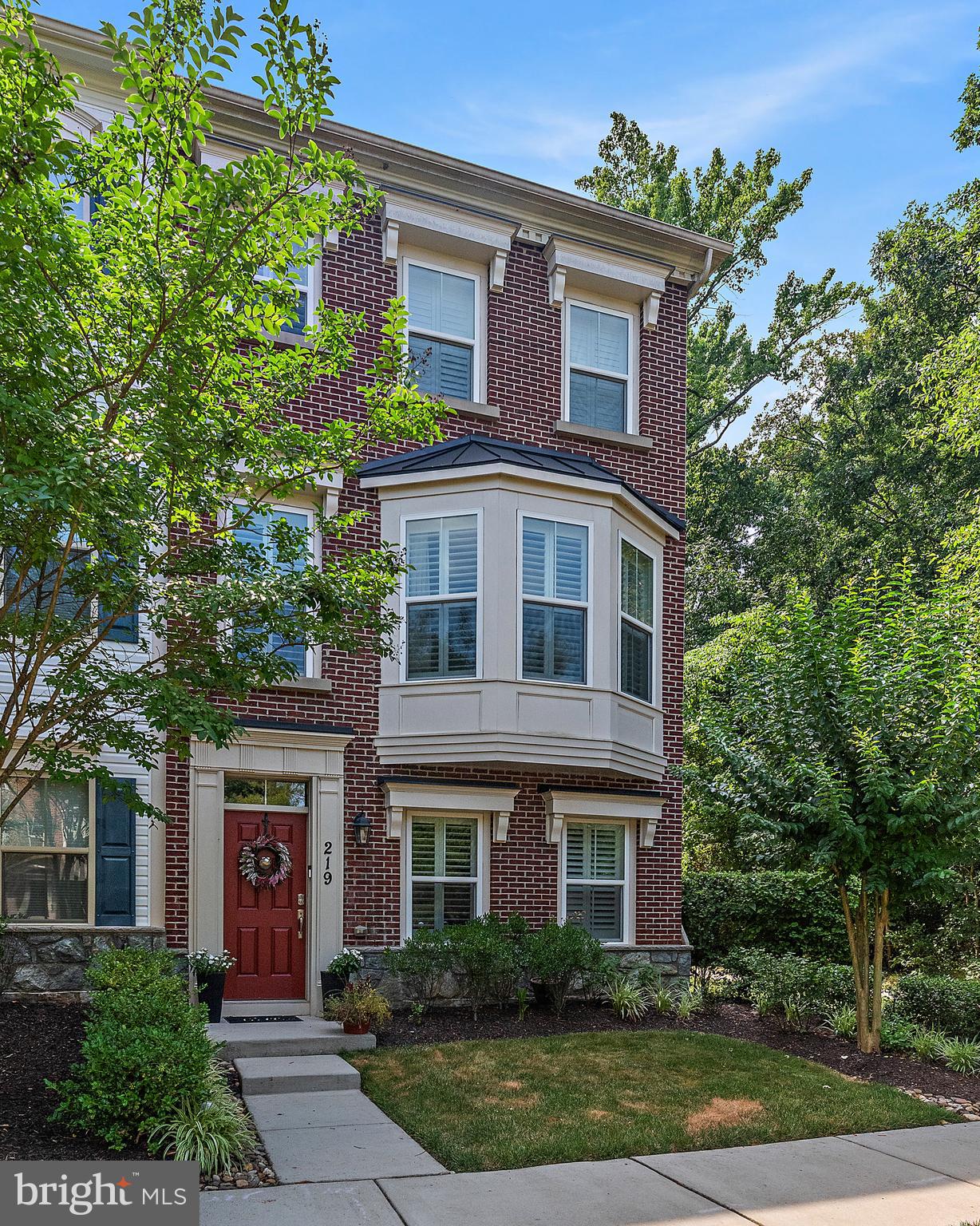 VILLAGE GREENS - Residential