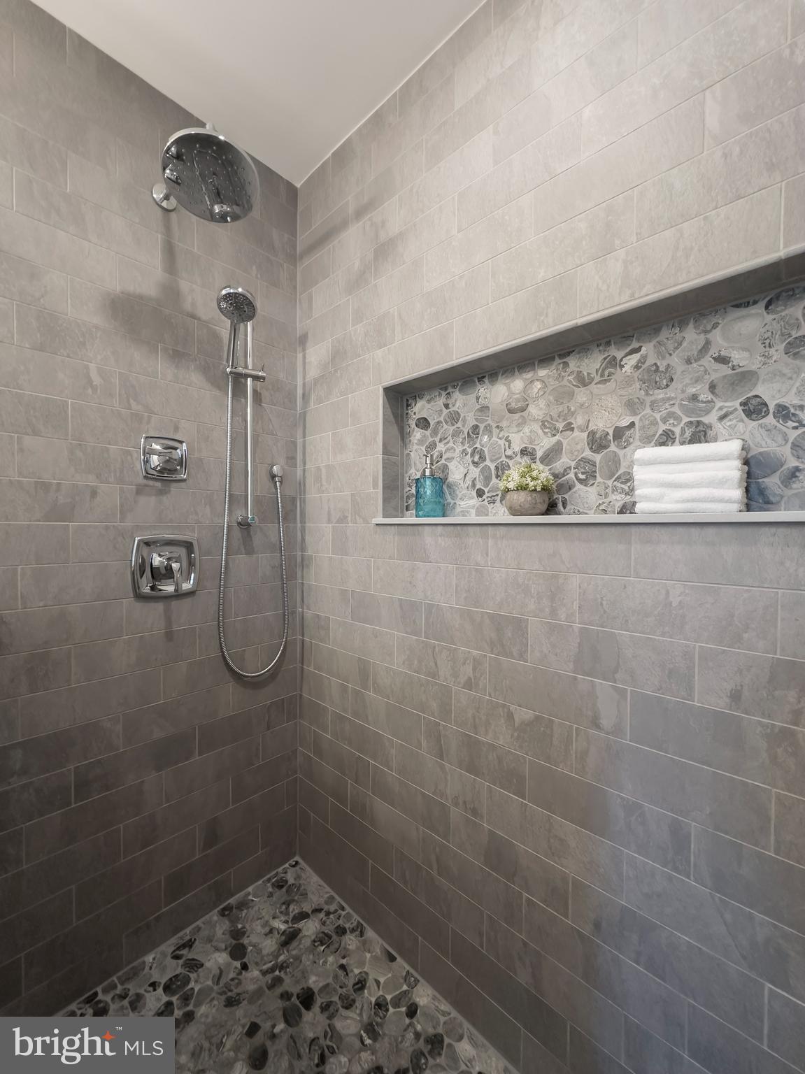 VILLAGE GREENS - Residential