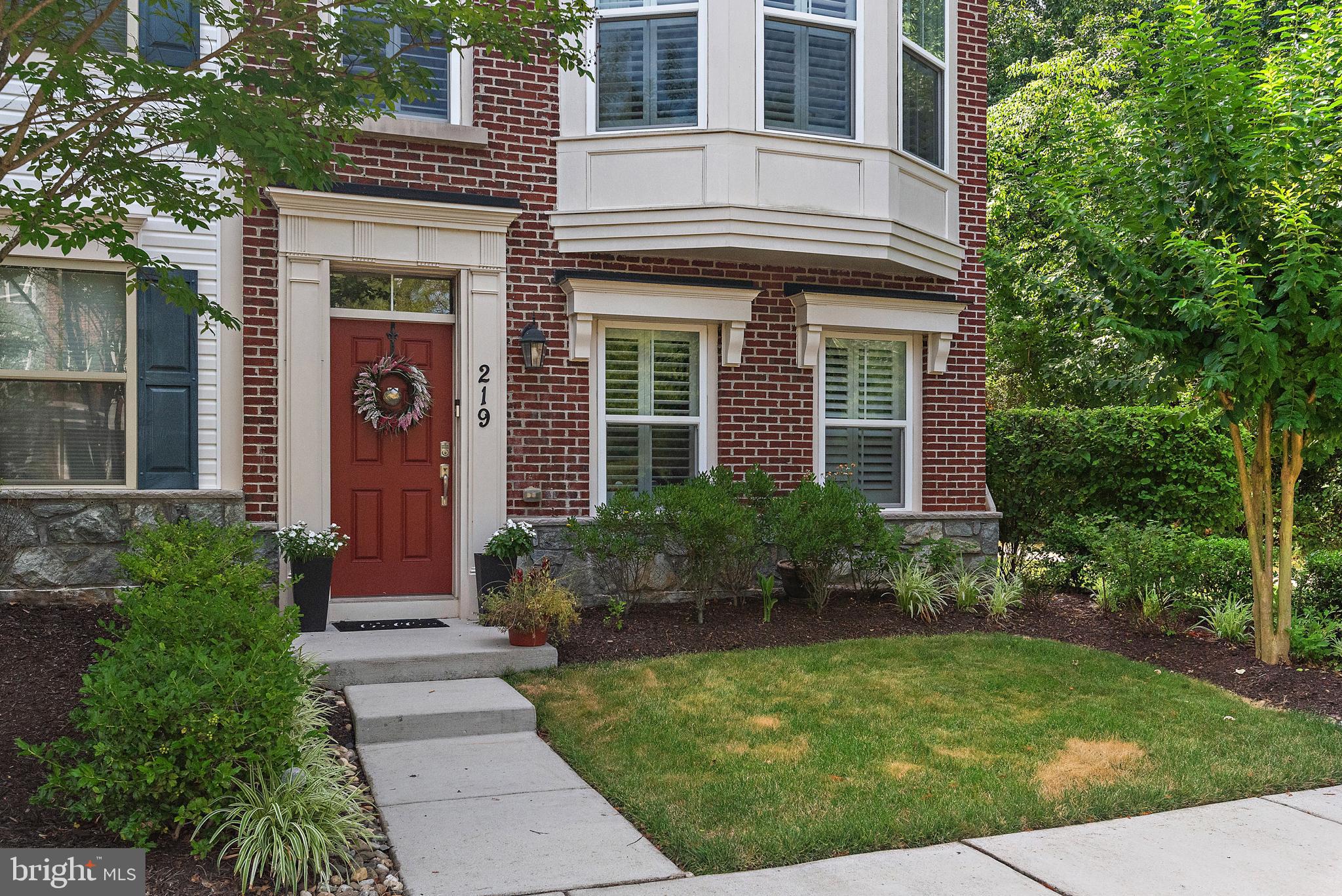 VILLAGE GREENS - Residential