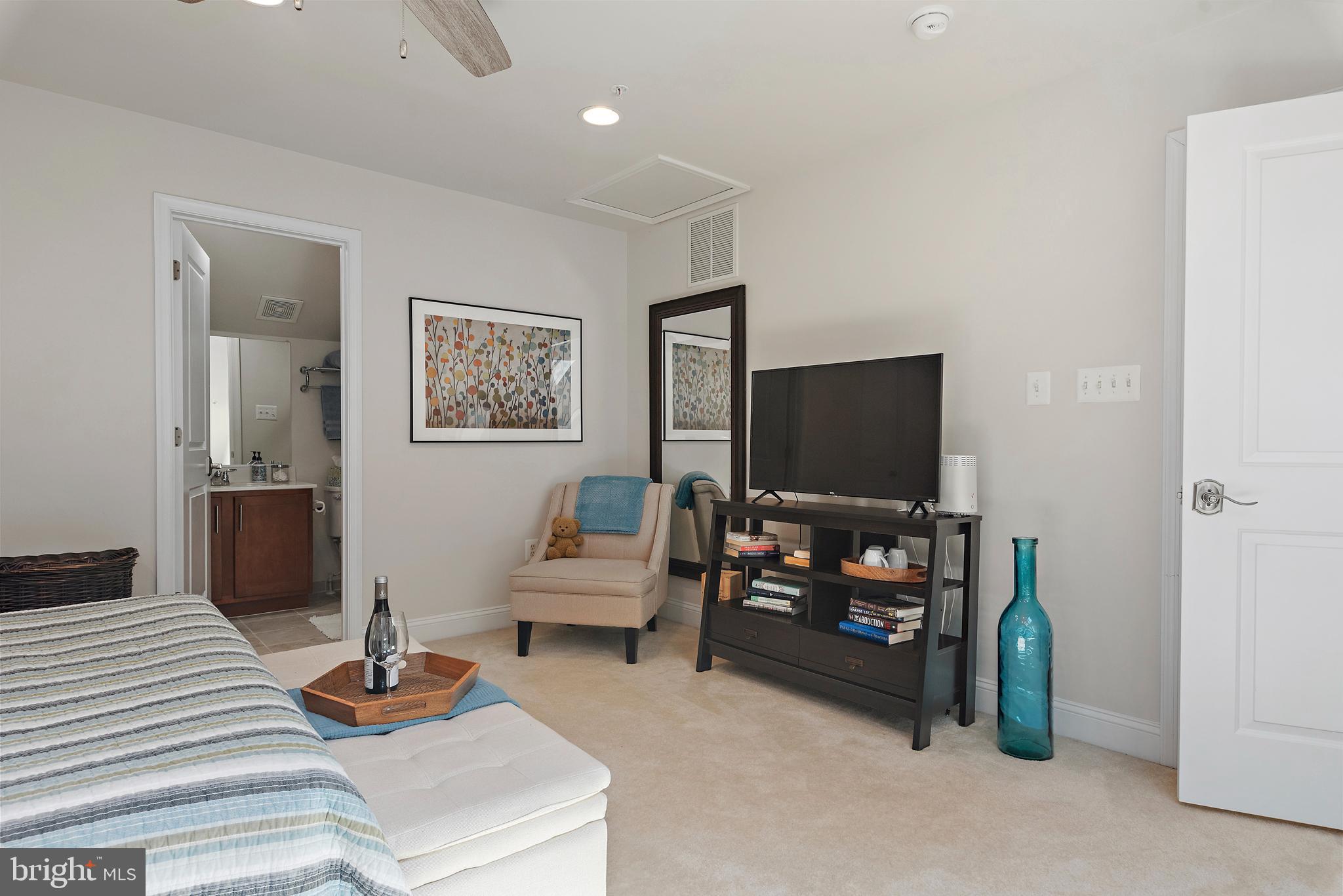 VILLAGE GREENS - Residential