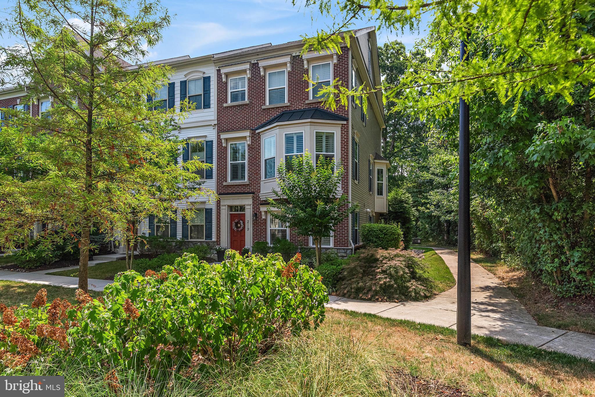 VILLAGE GREENS - Residential