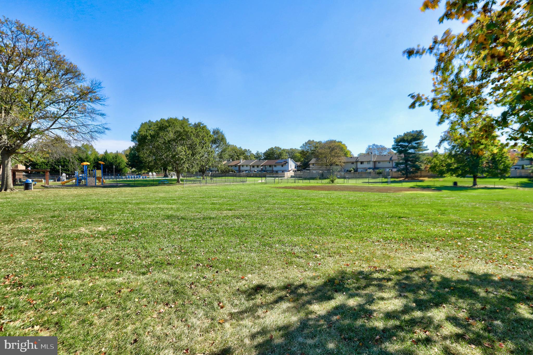 FOUR SEASONS - Residential