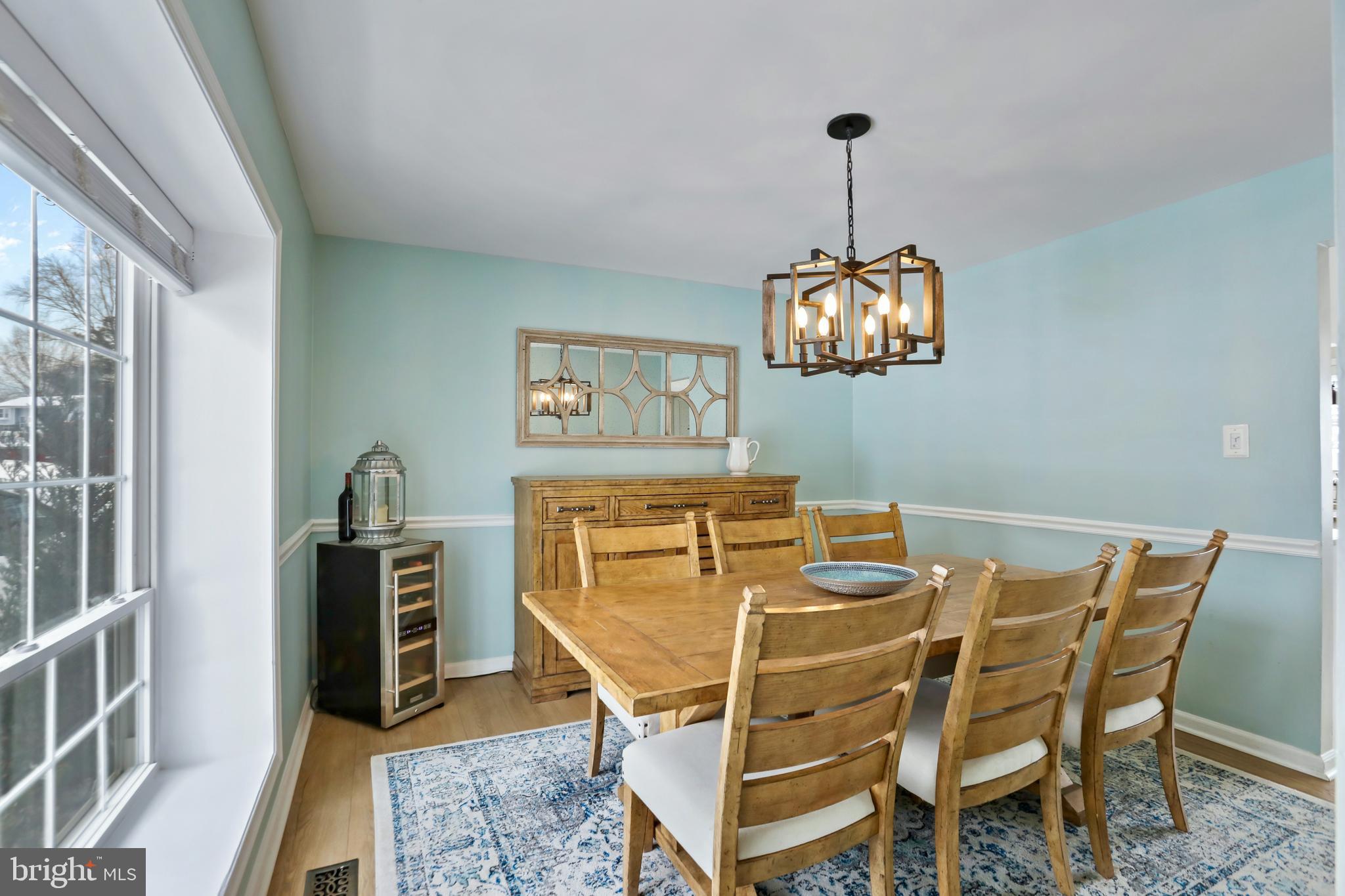 FOUR SEASONS - Residential