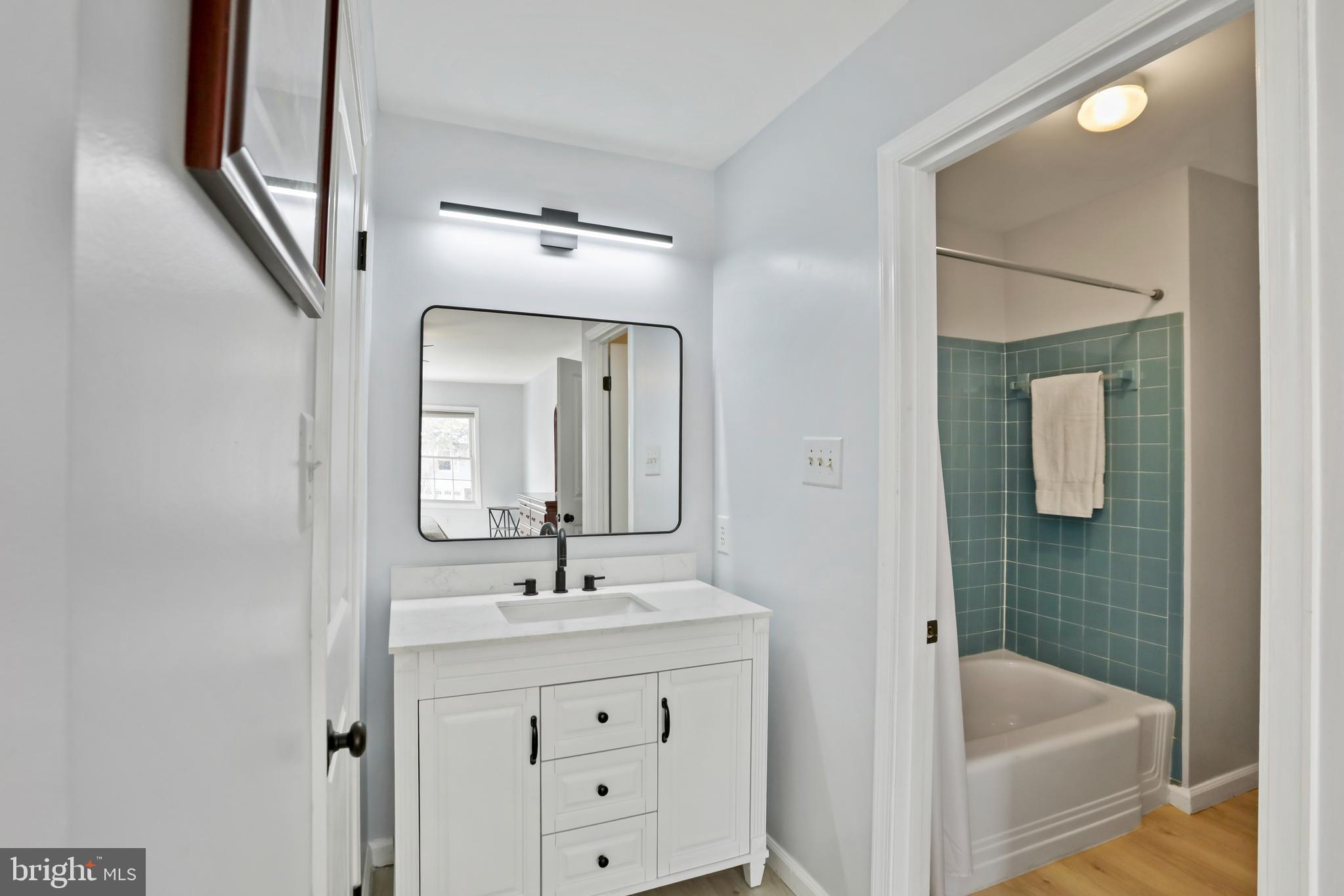 FOUR SEASONS - Residential