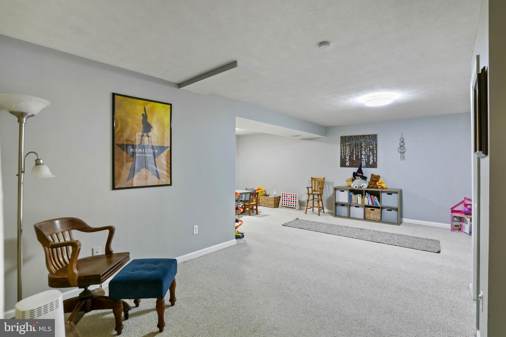 FOUR SEASONS - Residential