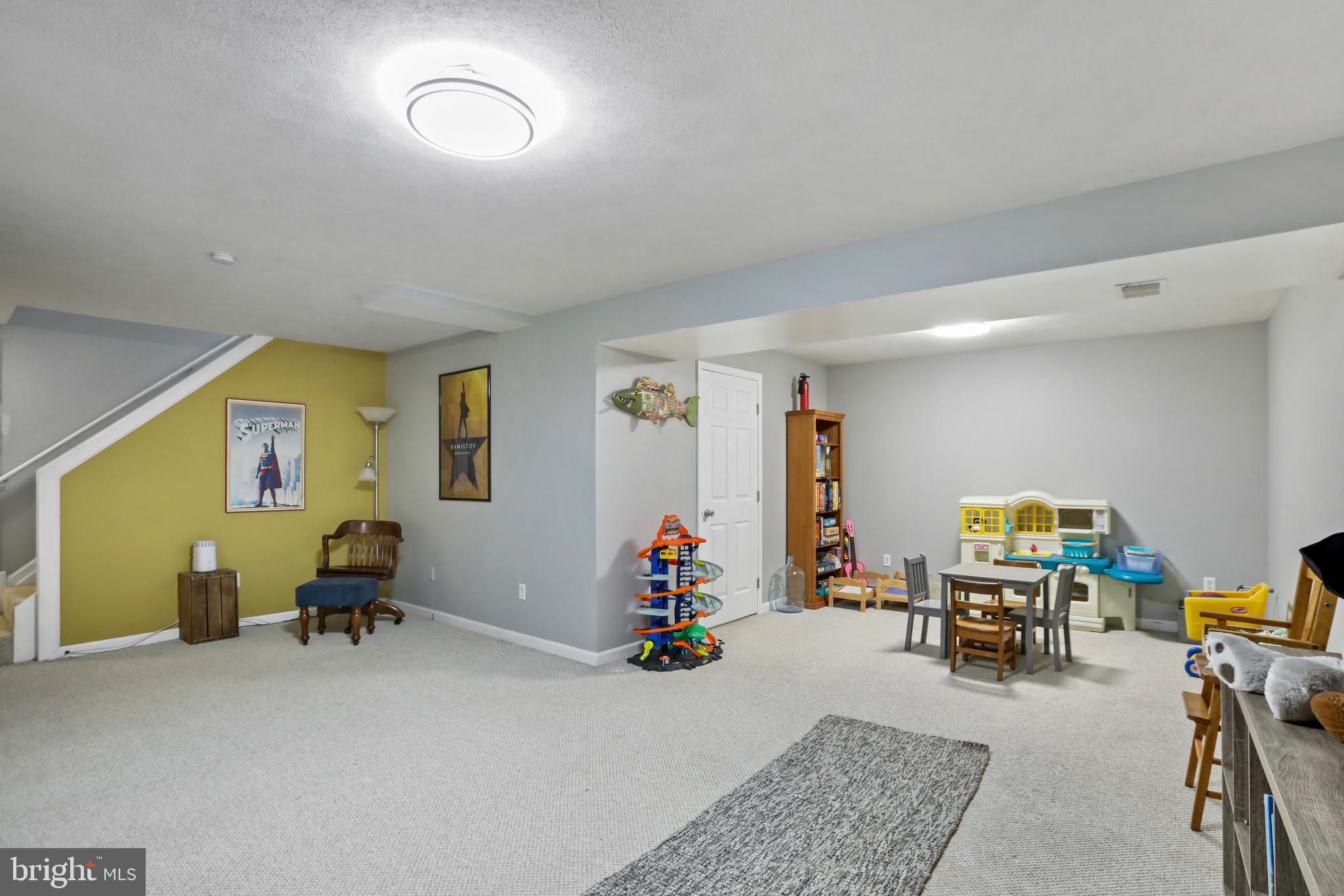 FOUR SEASONS - Residential