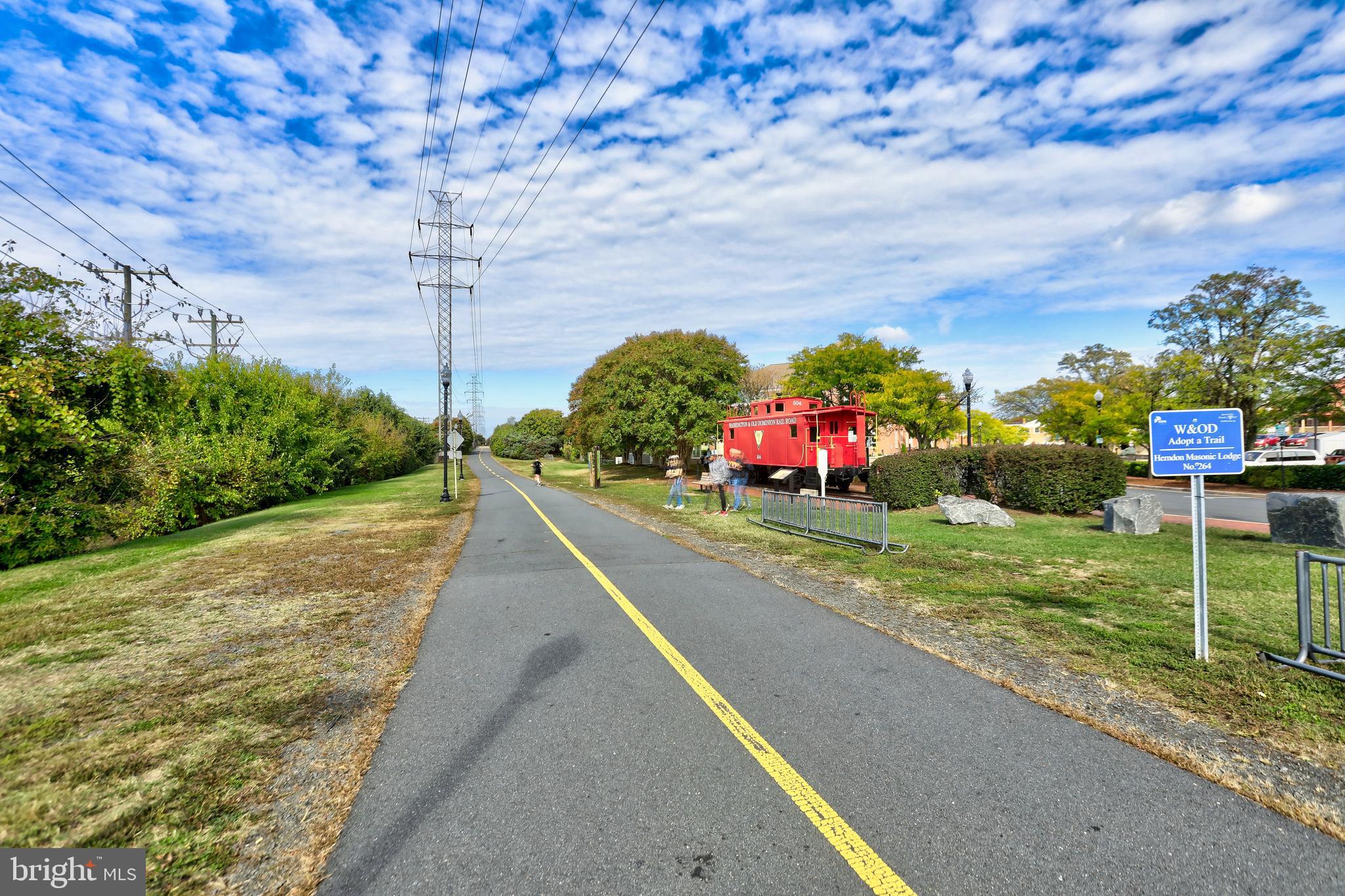 FOUR SEASONS - Residential
