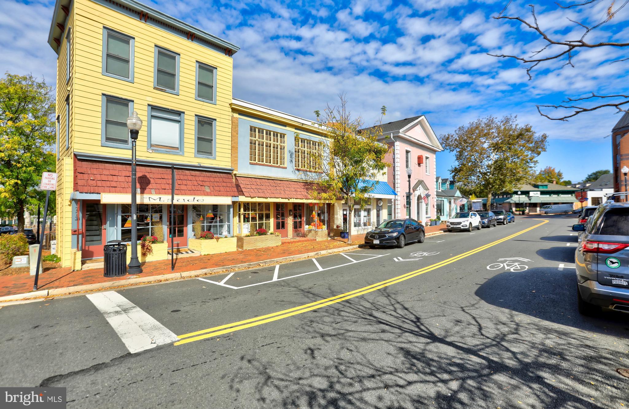 FOUR SEASONS - Residential