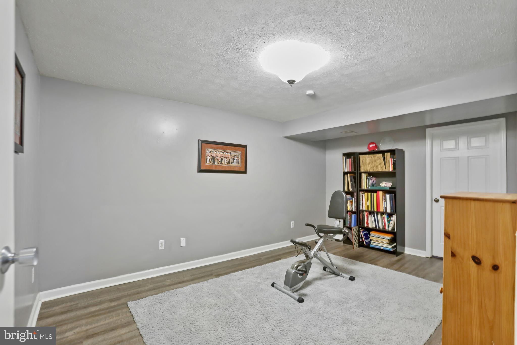 FOUR SEASONS - Residential