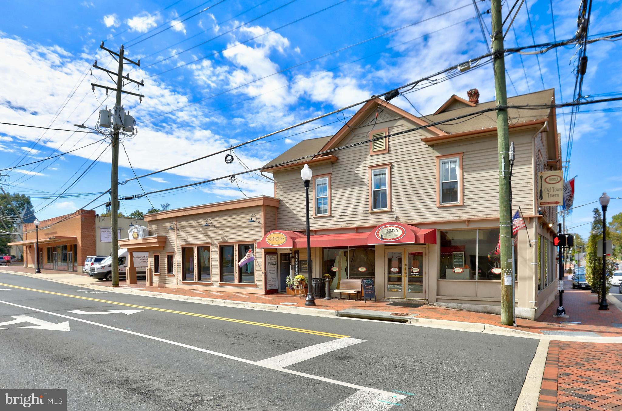 FOUR SEASONS - Residential