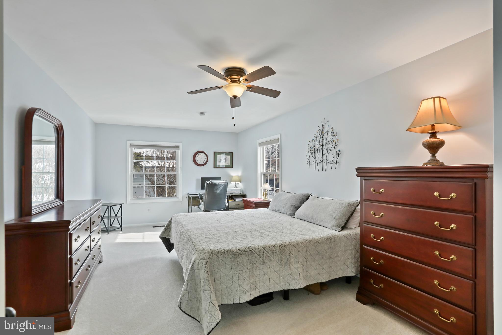 FOUR SEASONS - Residential