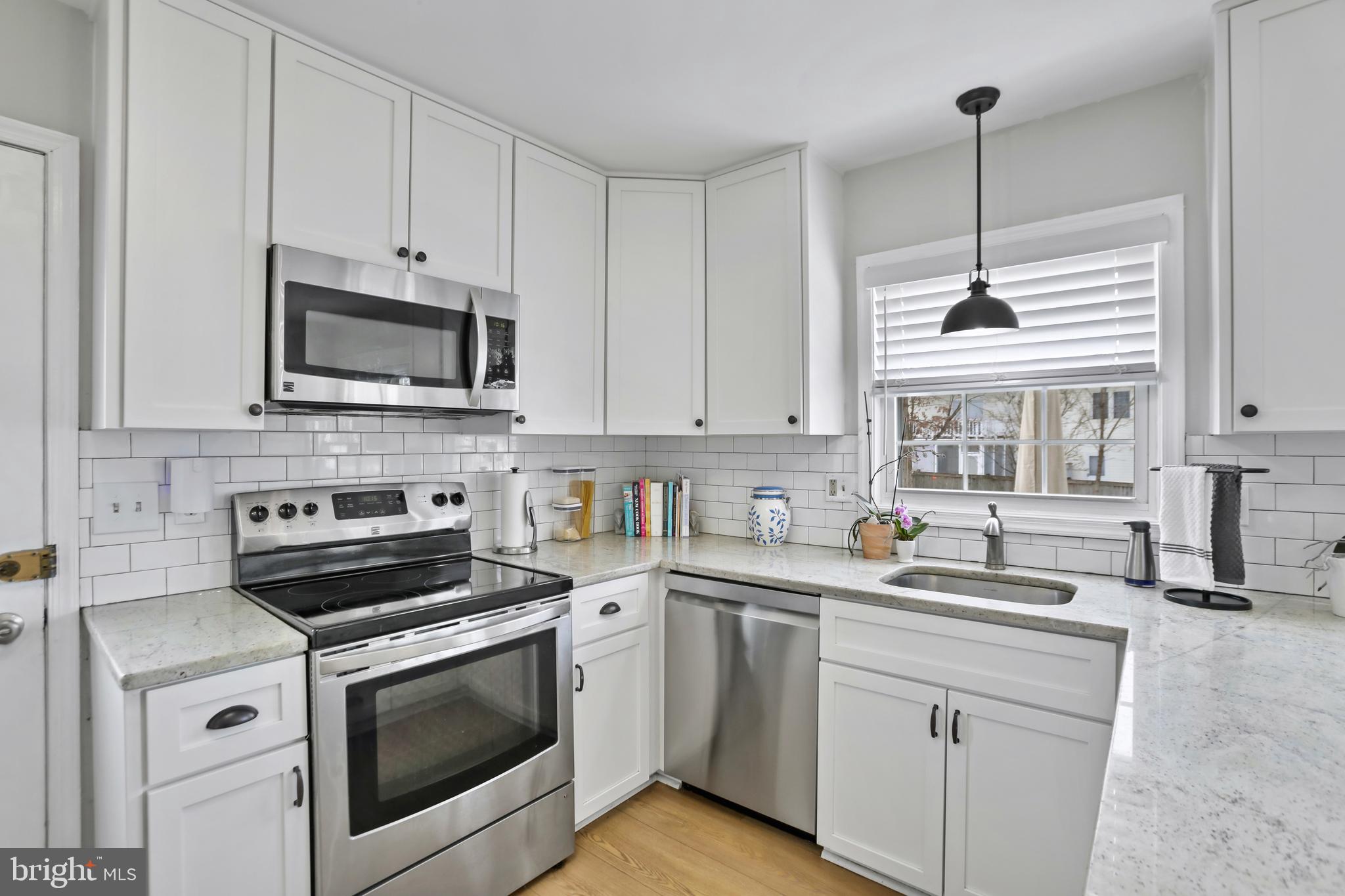 FOUR SEASONS - Residential