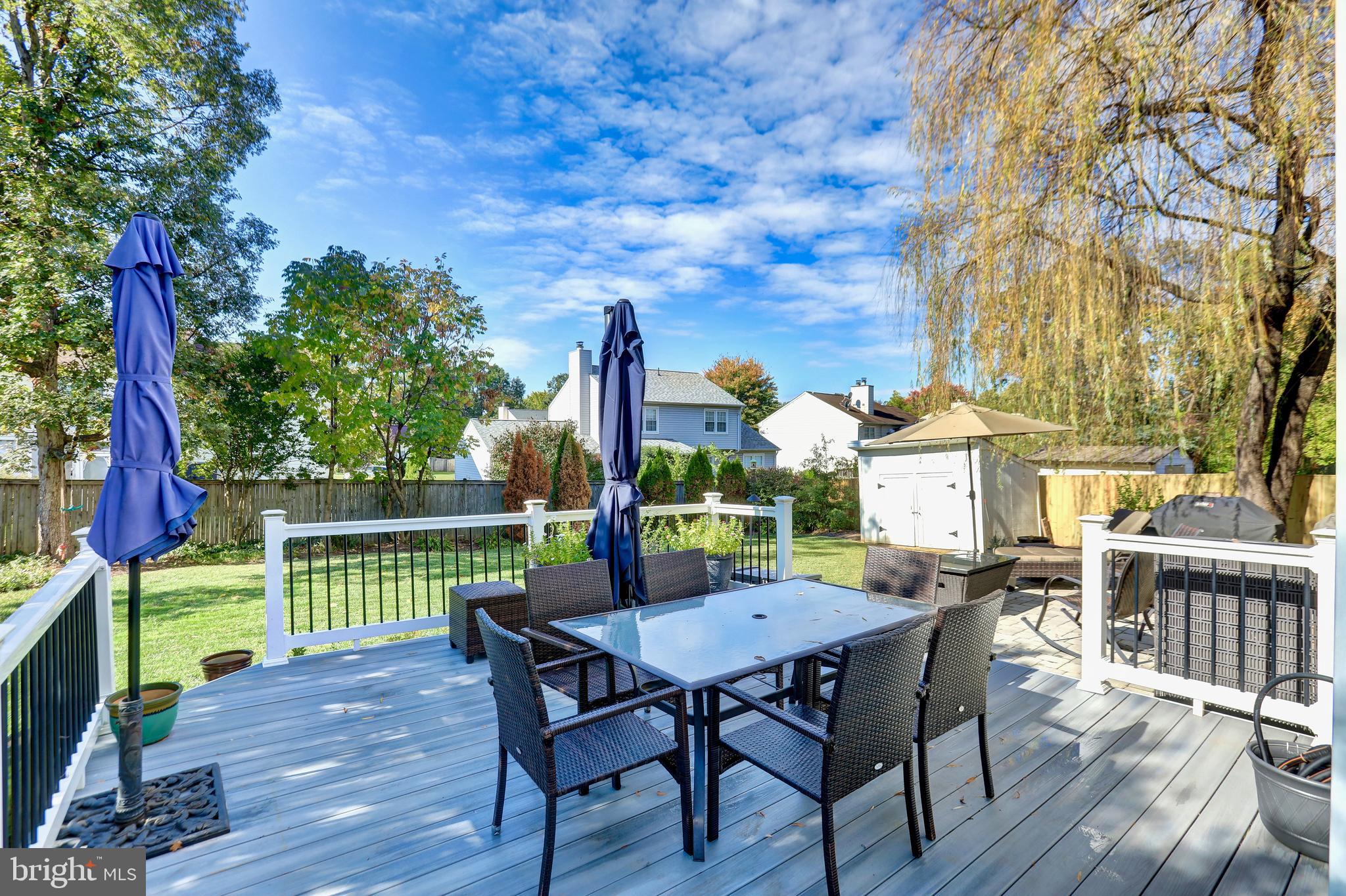 FOUR SEASONS - Residential