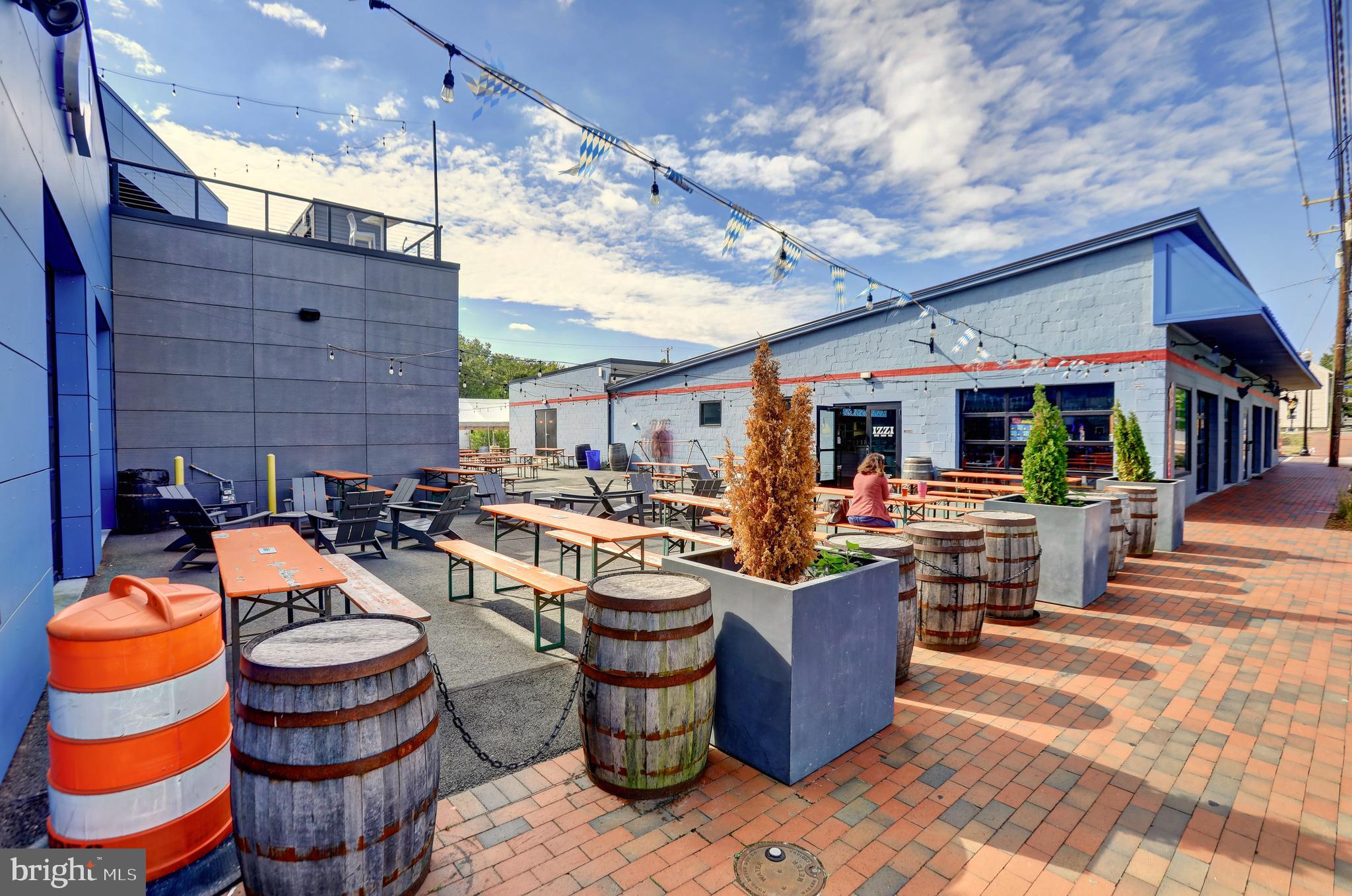 FOUR SEASONS - Residential