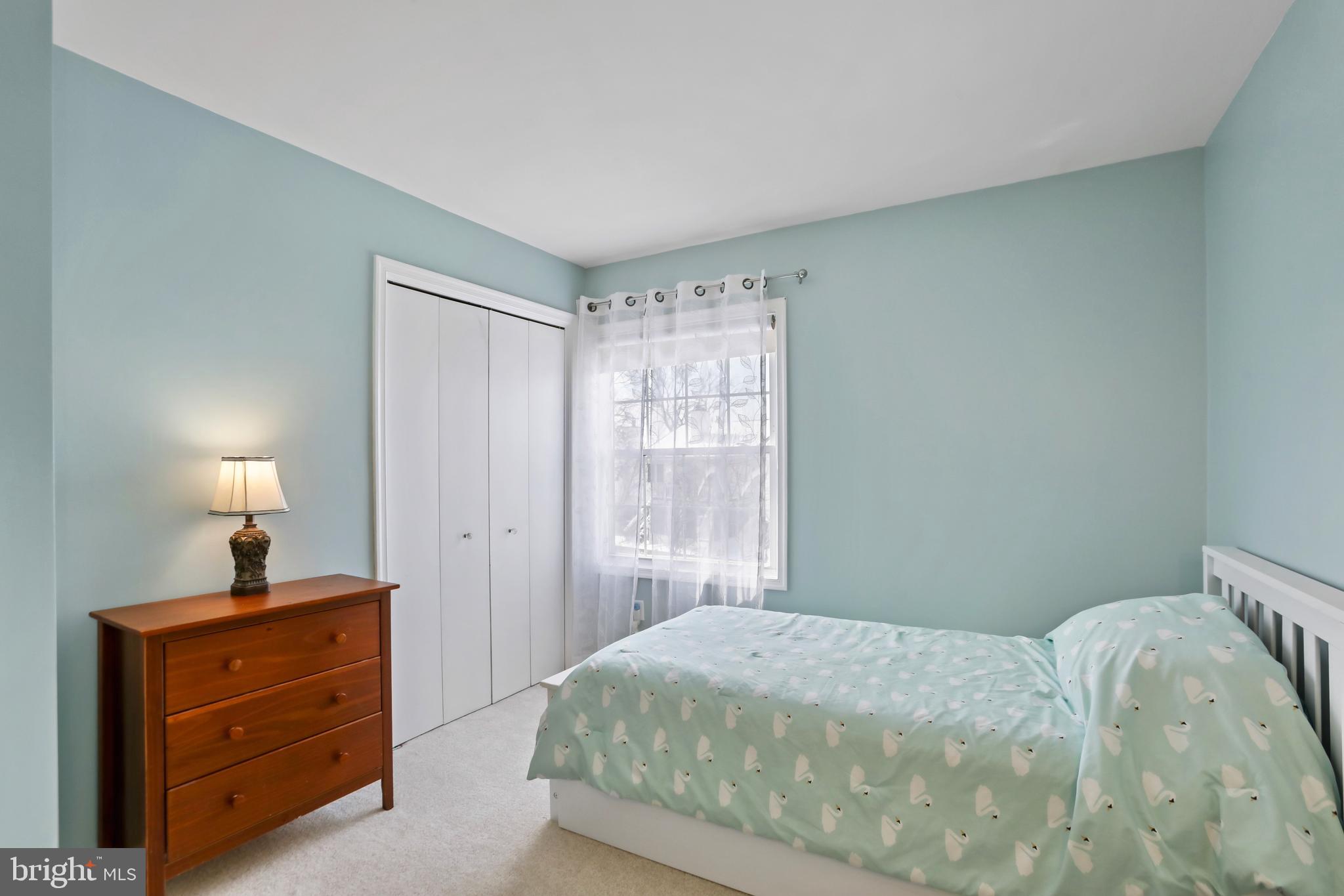 FOUR SEASONS - Residential