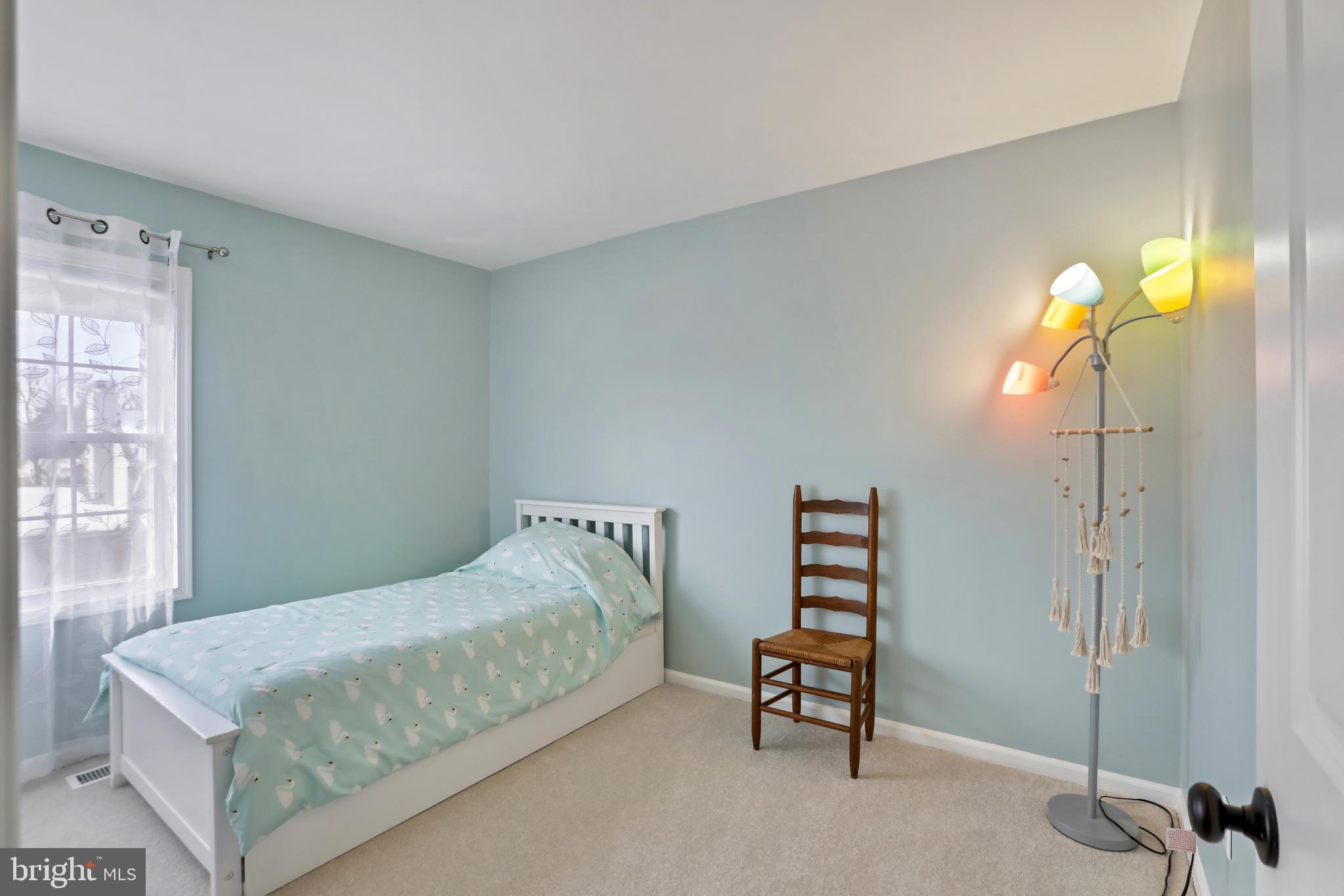 FOUR SEASONS - Residential