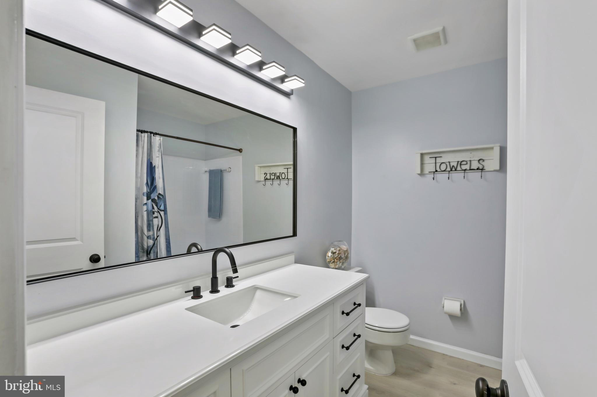 FOUR SEASONS - Residential