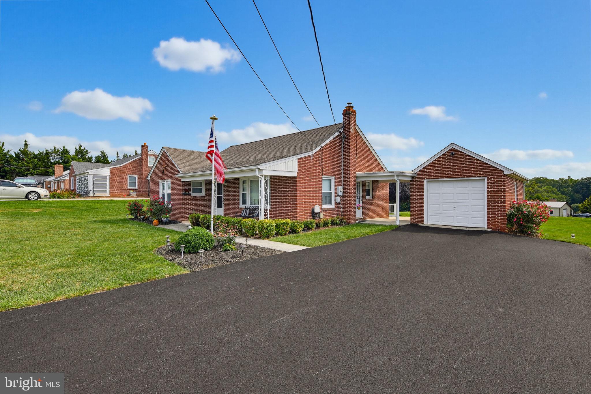 427 CLEAR RIDGE ROAD