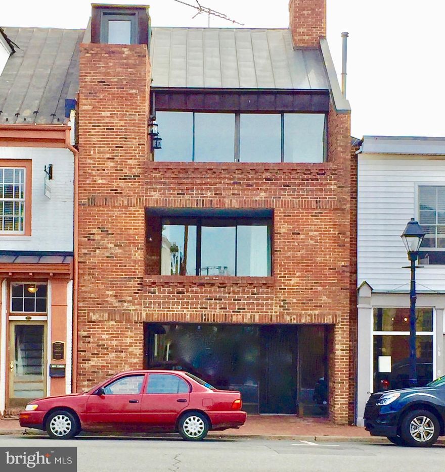 In the heart of Old Town Warrenton, This Studio is a charmer! Stainless Steel appliances, Hardwood floors, Upgraded bathroom and a balcony that looks over historical Main Street. Live in this space. Next to the courthouse, Shopping and Restaurants.