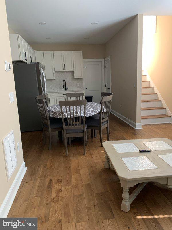 8 NEW CASTLE COURT