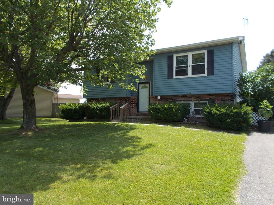 CONTRACT FELL THROUGH- BACK ON THE MARKET!!! IS SOMEONE AT THE DOOR? OH, THAT'S OPPORTUNITY KNOCKING... GREAT SWEAT EQUITY PROJECT FOR A NEW HOMEOWNER OR THE BUYER WHO WANTSA DO IT YOURSELF PROJECT MAYBE, THAT SPECIAL FAMILY THAT REALLY DOESN'T WANT TOWN HOME LIVING........ WELL, THIS ADORABLE SPLIT LEVEL, SINGLE FAMILY HOME, IN THE SMALL COMMUNITY OF WHISPERING VALLEY IN MANCHESTER IS JUST THE PERFECT FIND. HIS HOME BOASTS A GREAT LOT THATS TOTALLY LEVEL AND FULLY FENCED WITH 6'PRIVACY FENCE. THERE  ARE 2 DETACHED GARAGES ON THE PROPERTY. 3 BEDROOMS, 2 FULL BATHS, A  LARGE COUNTRY KITCHEN, AND THE BASEMENT IS PARTIALLY FINISHED WITH A NEWER FULL BATH THATS BEEN RECENTLY ADDED. THE LOWER LEVEL IS  WAITING FOR YOUR FINISHING TOUCHS. THIS IS A SMALL PROJECT FOR THE RIGHT BUYER!!! DON'T WAIT...EASY TO SHOW!!!!