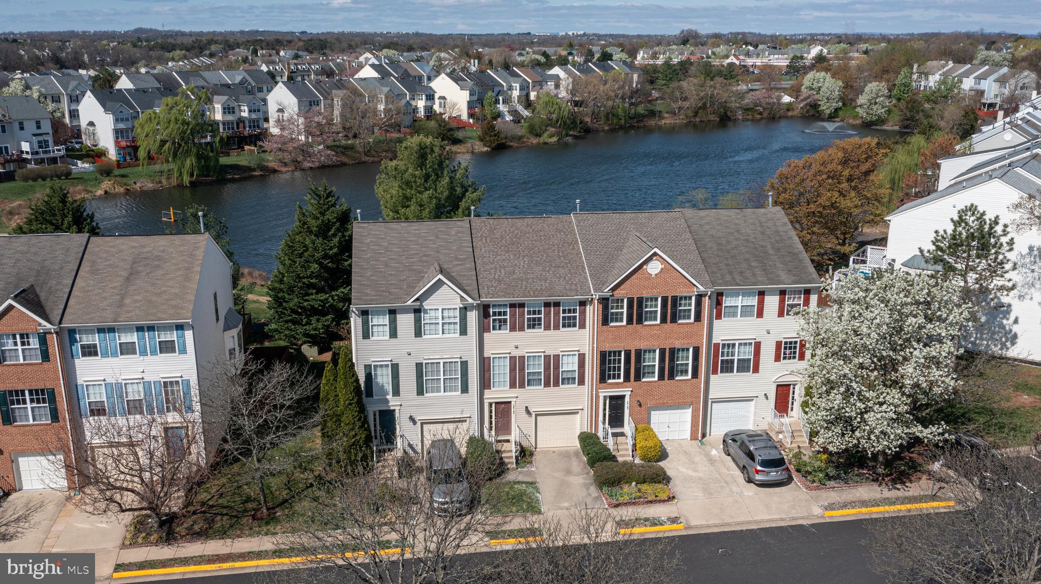 ASHBURN VILLAGE - Residential