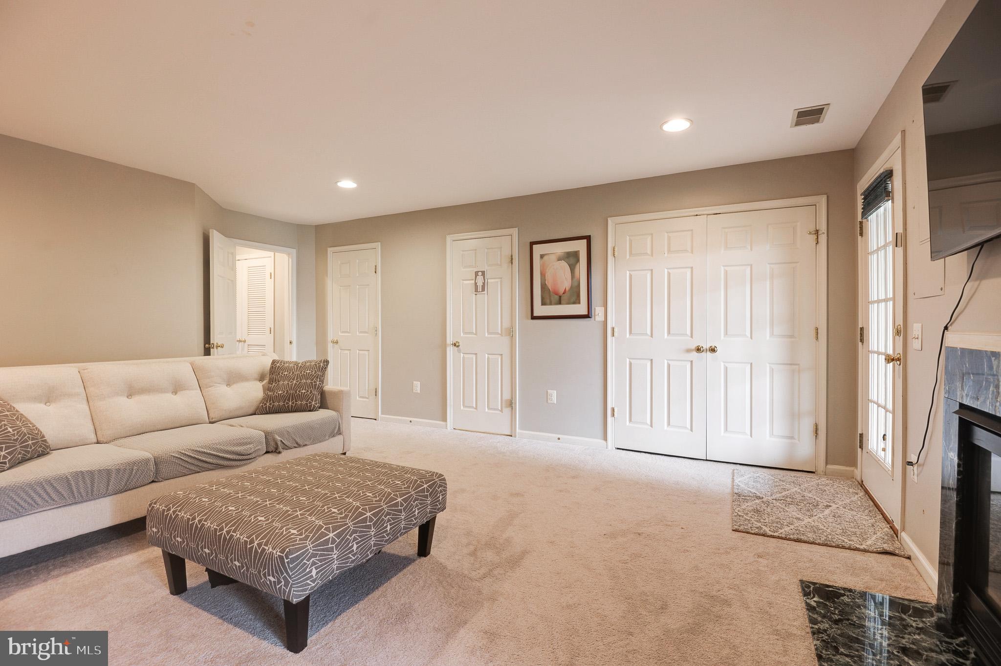 ASHBURN VILLAGE - Residential