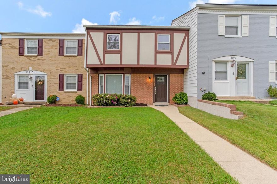 **Open House - 11/19/23 @ 12-2pm
Gorgeous starter home! This well-maintained property has been recently upgraded and is move-in ready! You will love the updates, including stainless steel appliances, granite countertops, farm style sink, updated baths, new paint, new floors, new roof, recessed lighting and more. The master bedroom features a spacious sitting area or office.  Enjoy the privacy of a fenced in backyard in a quiet neighborhood. Fantastic location, just minutes to school, shopping and restaurants. This home is nothing short of amazing!  Look no further and schedule a showing today. Welcome home!