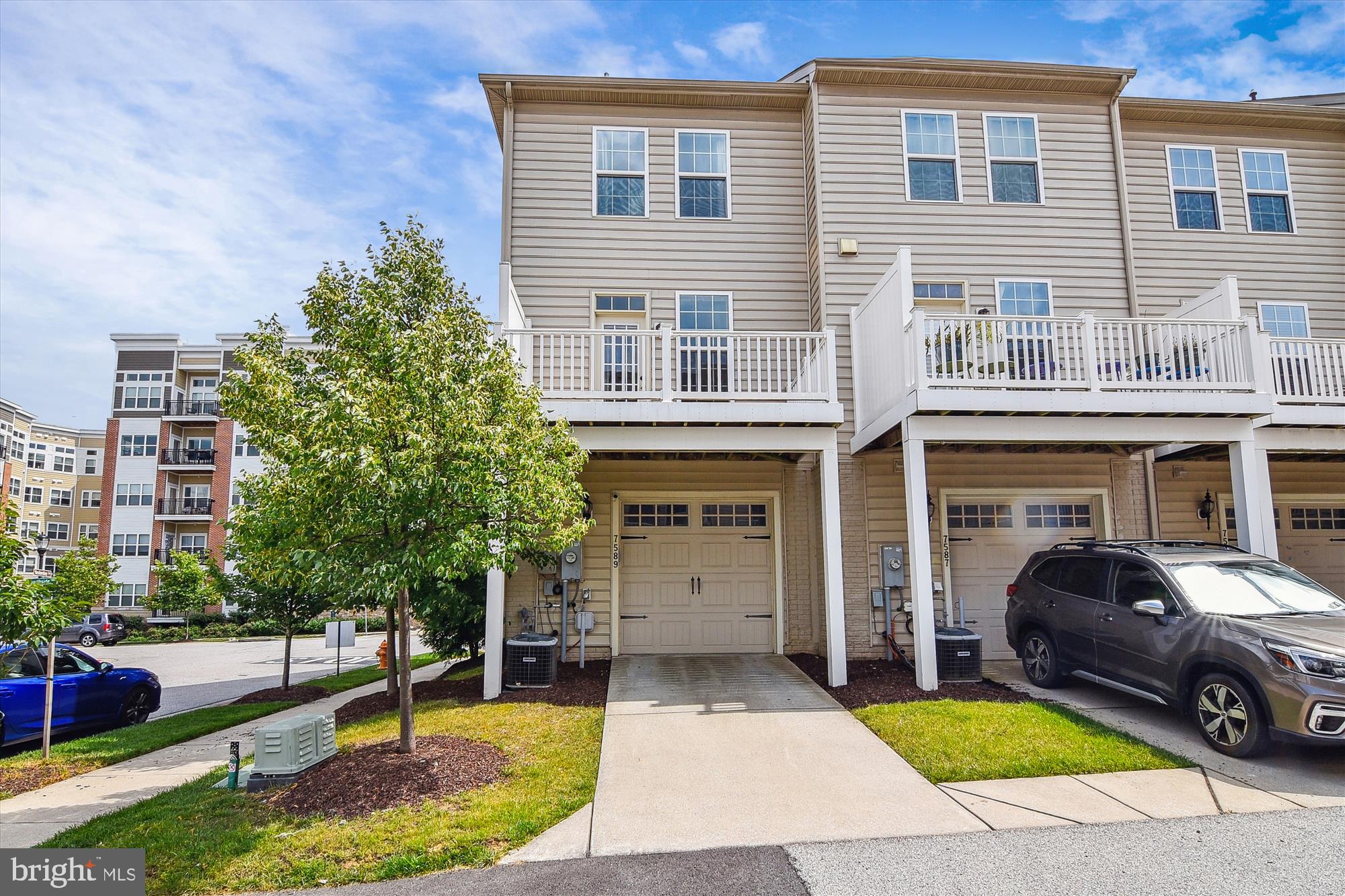 HOWARD SQUARE - Residential