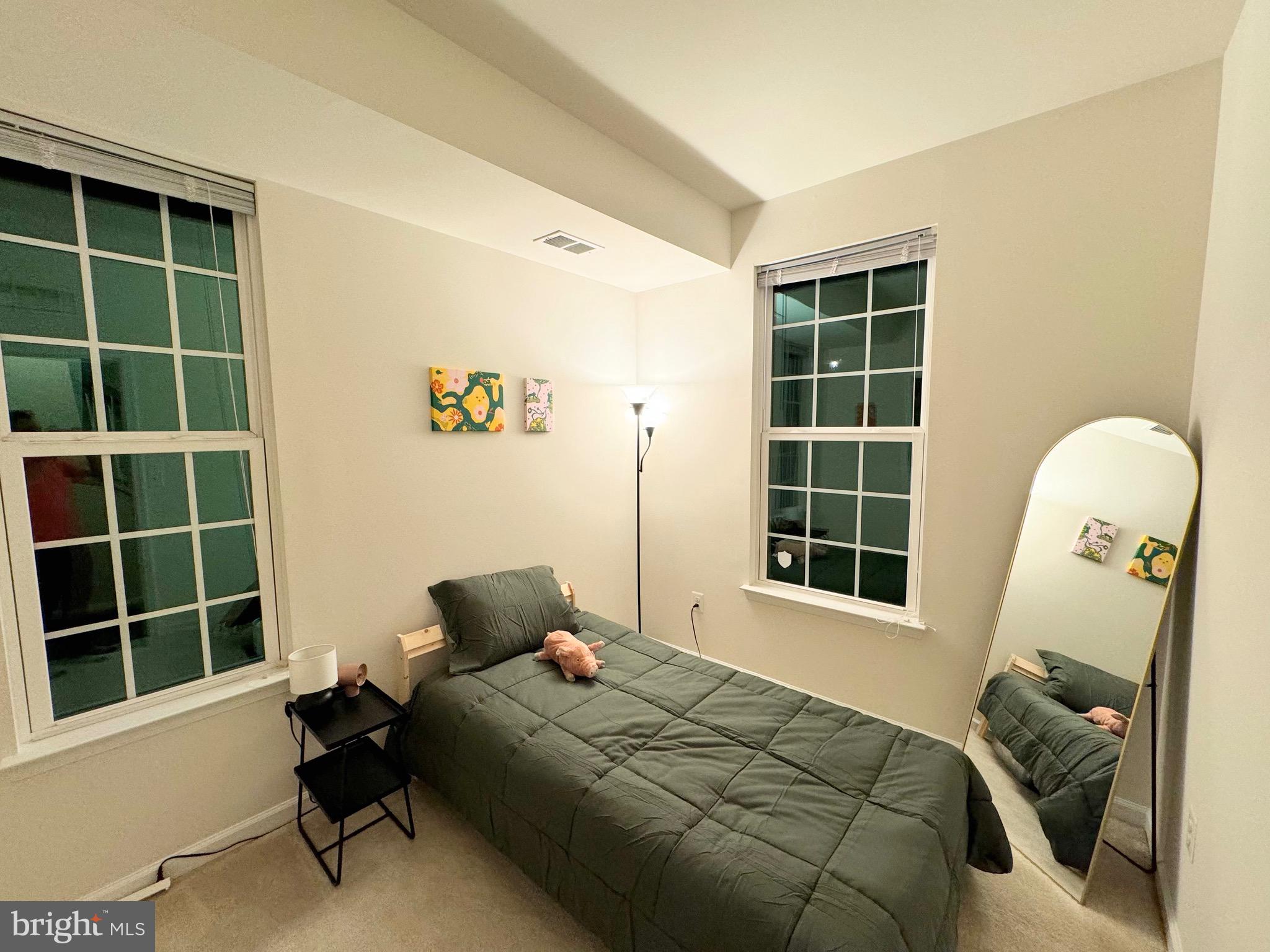 HOWARD SQUARE - Residential