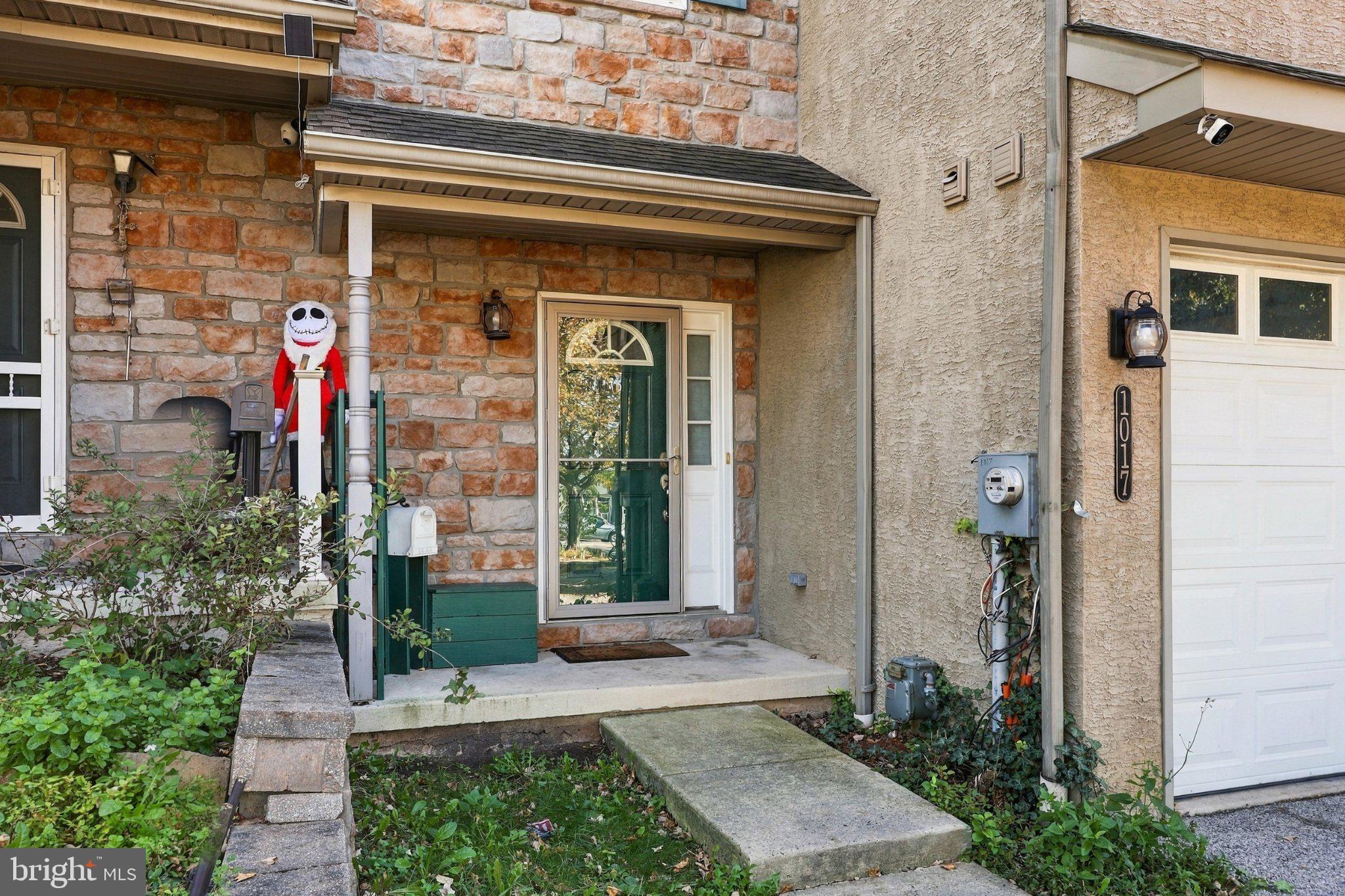 1017 FORD STREET
