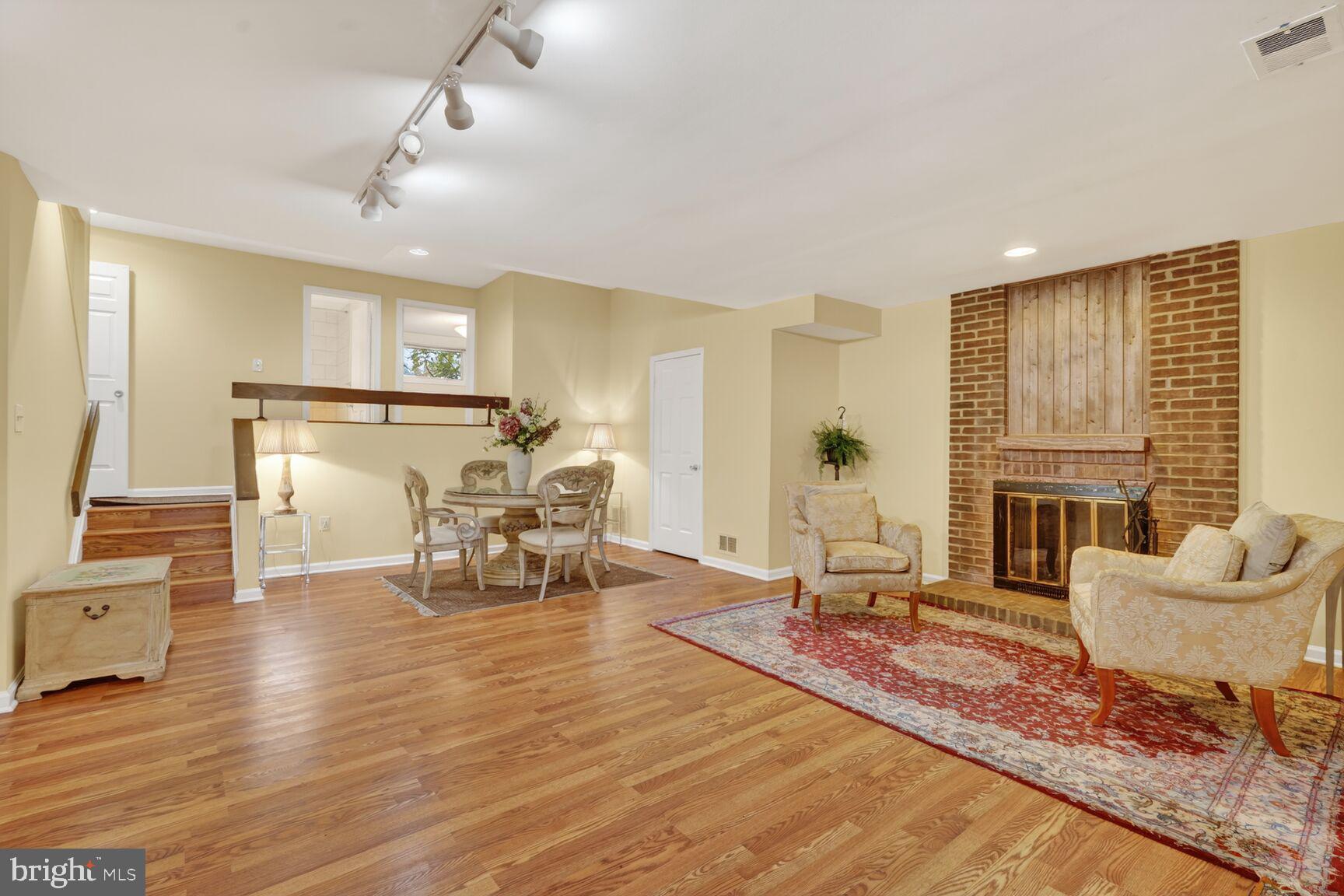 POTOMAC OUTSIDE - Residential