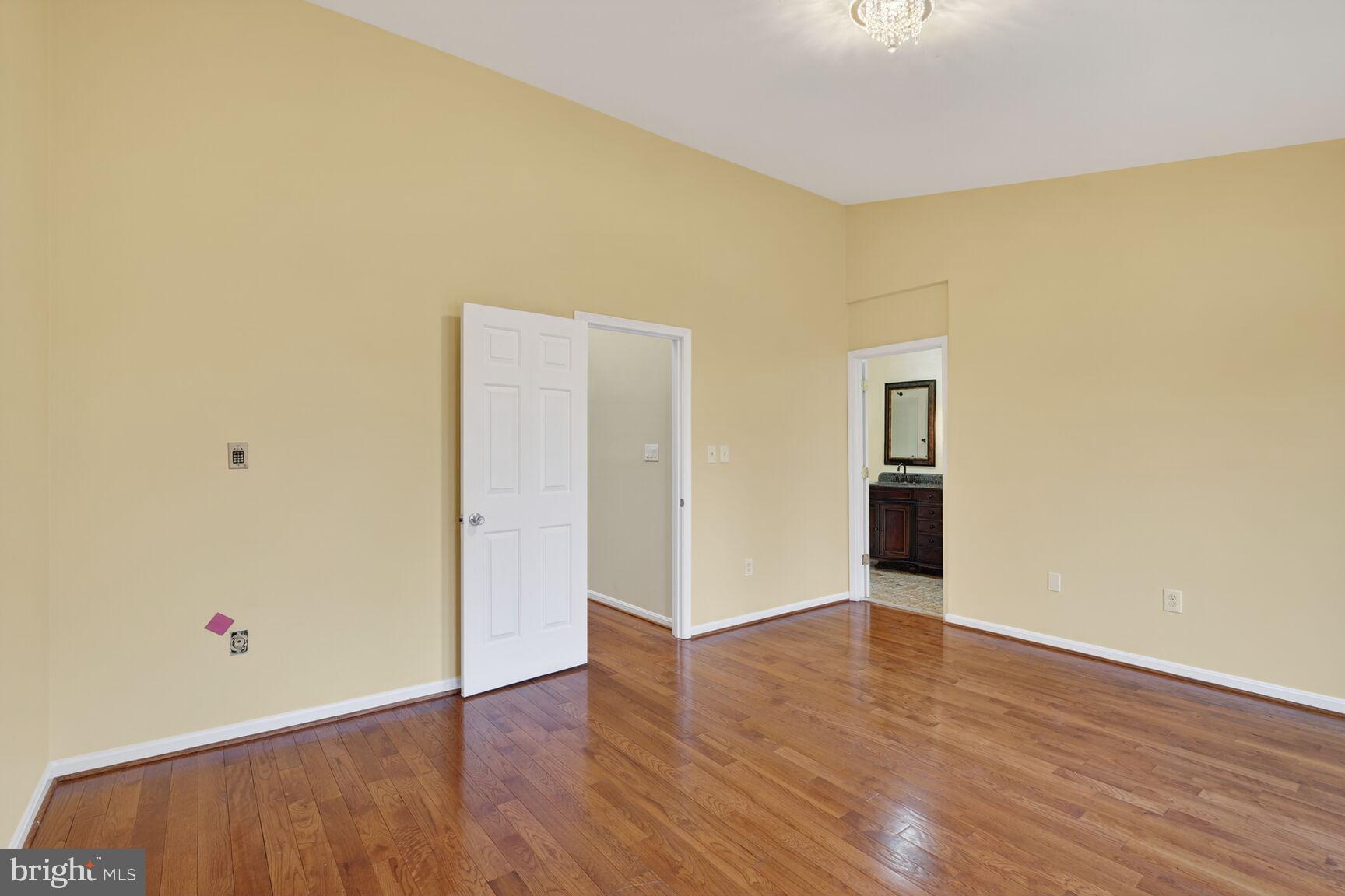 POTOMAC OUTSIDE - Residential